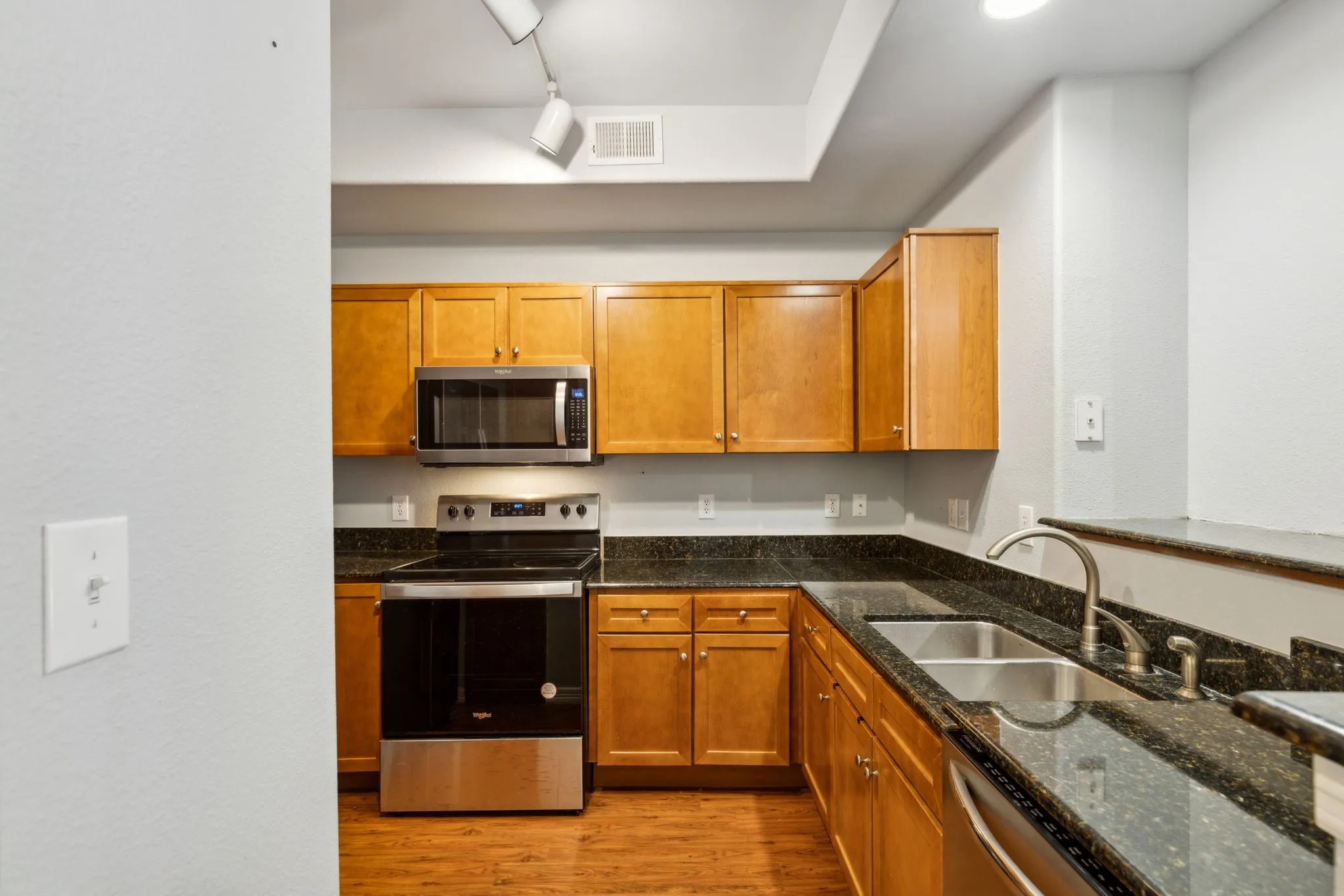 Condominium For Rent in Dallas County , 330 Las Colinas Boulevard E 148, Irving, Texas 75039, 1 Bedroom, 1 Bathroom, 2 Garage spaces, 813 Sqft, built in 2001, mls#21407523, Real Estate Agent in Irving, Homes For Rent in Dallas county, Homes For Rent in Irving, Realtor in Irving Texas, Real Estate Brokerage Independent Realty Texas, Luminita Cordes Realtor