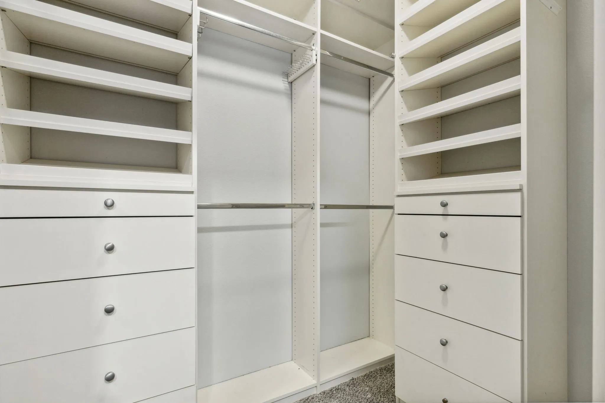 Condominium For Rent in Dallas County , 330 Las Colinas Boulevard E 148, Irving, Texas 75039, 1 Bedroom, 1 Bathroom, 2 Garage spaces, 813 Sqft, built in 2001, mls#21407523, Real Estate Agent in Irving, Homes For Rent in Dallas county, Homes For Rent in Irving, Realtor in Irving Texas, Real Estate Brokerage Independent Realty Texas, Luminita Cordes Realtor