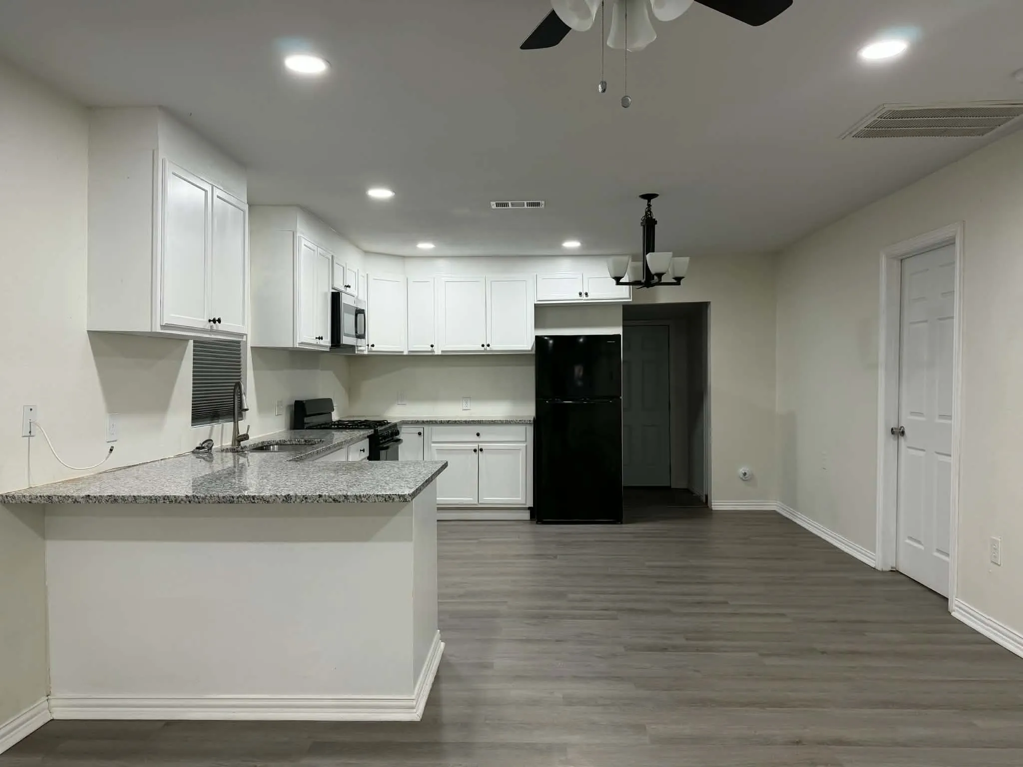 Single Family Residence For Sale in Wichita County , 1417 N 7th Street, Wichita Falls, Texas 76306, 3 Bedroom, 2 Bathroom, Garage spaces, 1,196 Sqft, built in 1928, mls#21421374, Real Estate Agent in Wichita Falls, Homes For Sale in Wichita county, Homes For Sale in Wichita Falls, Realtor in Wichita Falls Texas, Real Estate Brokerage Independent Realty Texas, Luminita Cordes Realtor