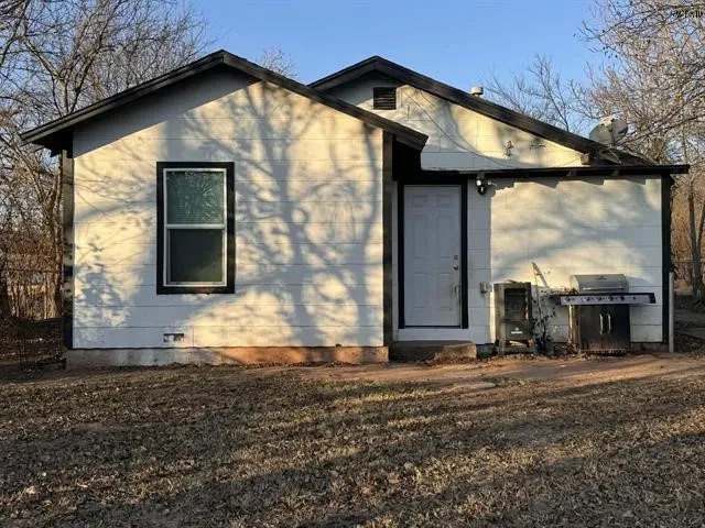 Single Family Residence For Sale in Wichita County , 1417 N 7th Street, Wichita Falls, Texas 76306, 3 Bedroom, 2 Bathroom, Garage spaces, 1,196 Sqft, built in 1928, mls#21421374, Real Estate Agent in Wichita Falls, Homes For Sale in Wichita county, Homes For Sale in Wichita Falls, Realtor in Wichita Falls Texas, Real Estate Brokerage Independent Realty Texas, Luminita Cordes Realtor
