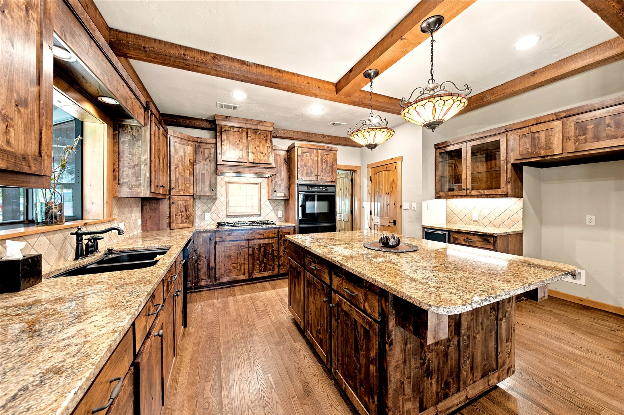 Single Family Residence For Sale in Henderson County , 8726 Toler Pointe, Larue, Texas 75770, 3 Bedroom, 4 Bathroom, 2 Garage spaces, 2,506 Sqft, built in 2004, mls#21421375, Real Estate Agent in Larue, Homes For Sale in Henderson county, Homes For Sale in Larue, Realtor in Larue Texas, Real Estate Brokerage Independent Realty Texas, Luminita Cordes Realtor