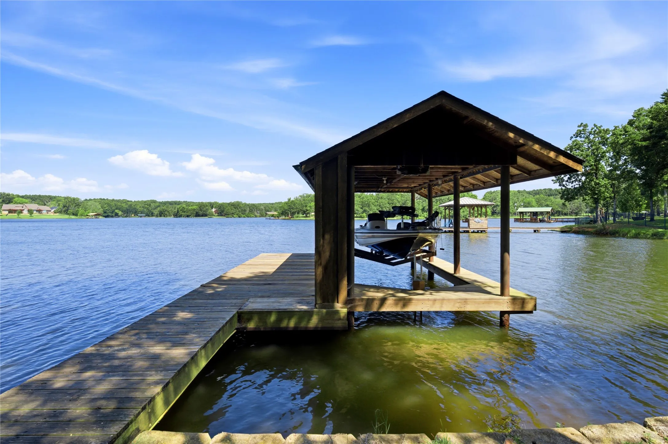 Single Family Residence For Sale in Henderson County , 8726 Toler Pointe, Larue, Texas 75770, 3 Bedroom, 4 Bathroom, 2 Garage spaces, 2,506 Sqft, built in 2004, mls#21421375, Real Estate Agent in Larue, Homes For Sale in Henderson county, Homes For Sale in Larue, Realtor in Larue Texas, Real Estate Brokerage Independent Realty Texas, Luminita Cordes Realtor