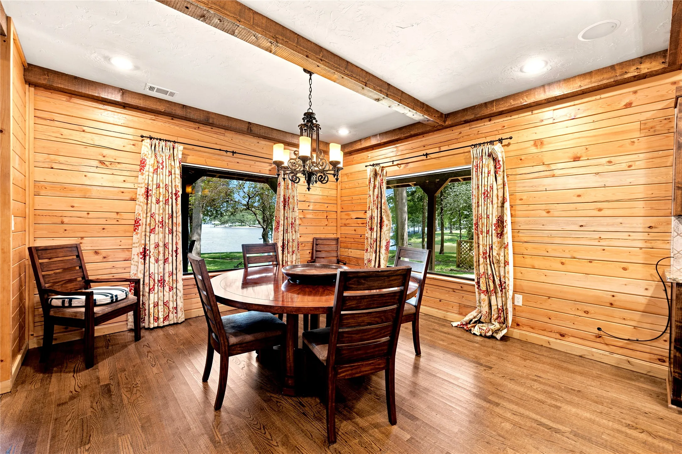 Single Family Residence For Sale in Henderson County , 8726 Toler Pointe, Larue, Texas 75770, 3 Bedroom, 4 Bathroom, 2 Garage spaces, 2,506 Sqft, built in 2004, mls#21421375, Real Estate Agent in Larue, Homes For Sale in Henderson county, Homes For Sale in Larue, Realtor in Larue Texas, Real Estate Brokerage Independent Realty Texas, Luminita Cordes Realtor