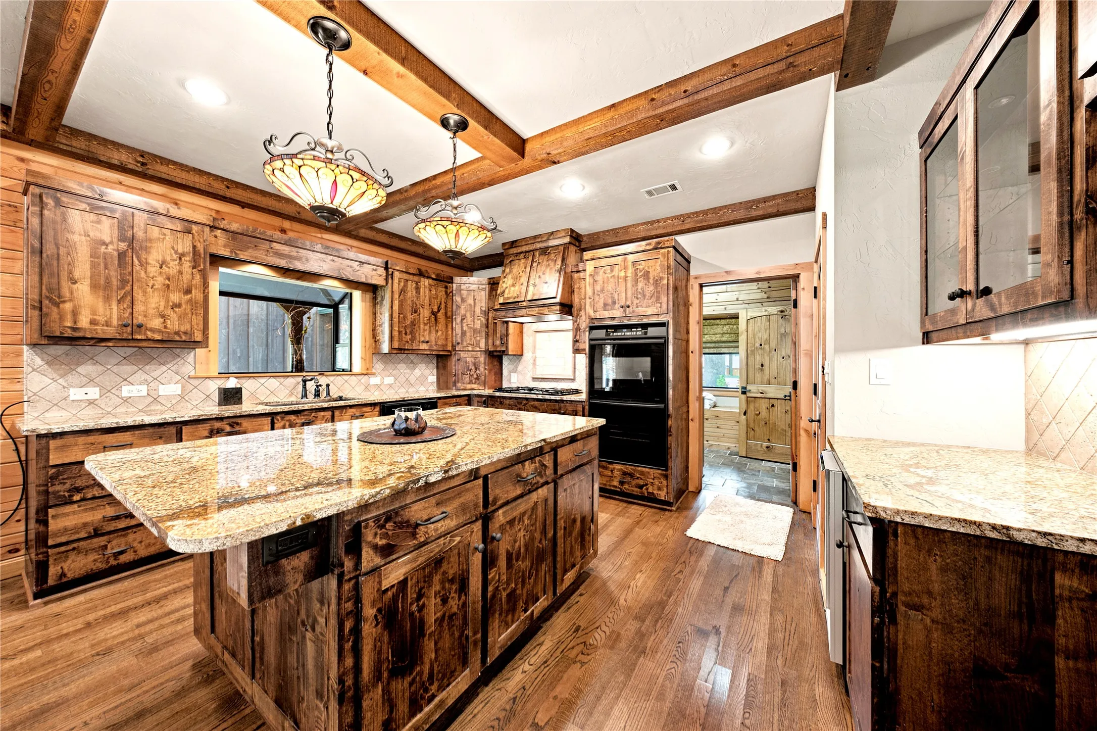 Single Family Residence For Sale in Henderson County , 8726 Toler Pointe, Larue, Texas 75770, 3 Bedroom, 4 Bathroom, 2 Garage spaces, 2,506 Sqft, built in 2004, mls#21421375, Real Estate Agent in Larue, Homes For Sale in Henderson county, Homes For Sale in Larue, Realtor in Larue Texas, Real Estate Brokerage Independent Realty Texas, Luminita Cordes Realtor