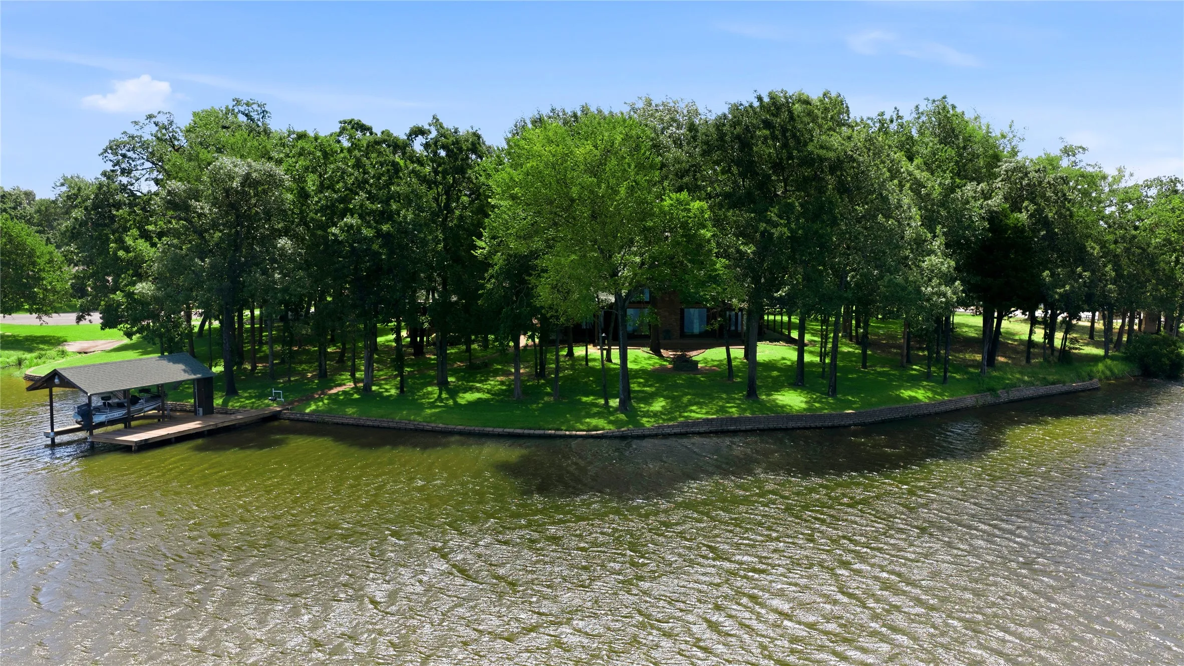 Single Family Residence For Sale in Henderson County , 8726 Toler Pointe, Larue, Texas 75770, 3 Bedroom, 4 Bathroom, 2 Garage spaces, 2,506 Sqft, built in 2004, mls#21421375, Real Estate Agent in Larue, Homes For Sale in Henderson county, Homes For Sale in Larue, Realtor in Larue Texas, Real Estate Brokerage Independent Realty Texas, Luminita Cordes Realtor