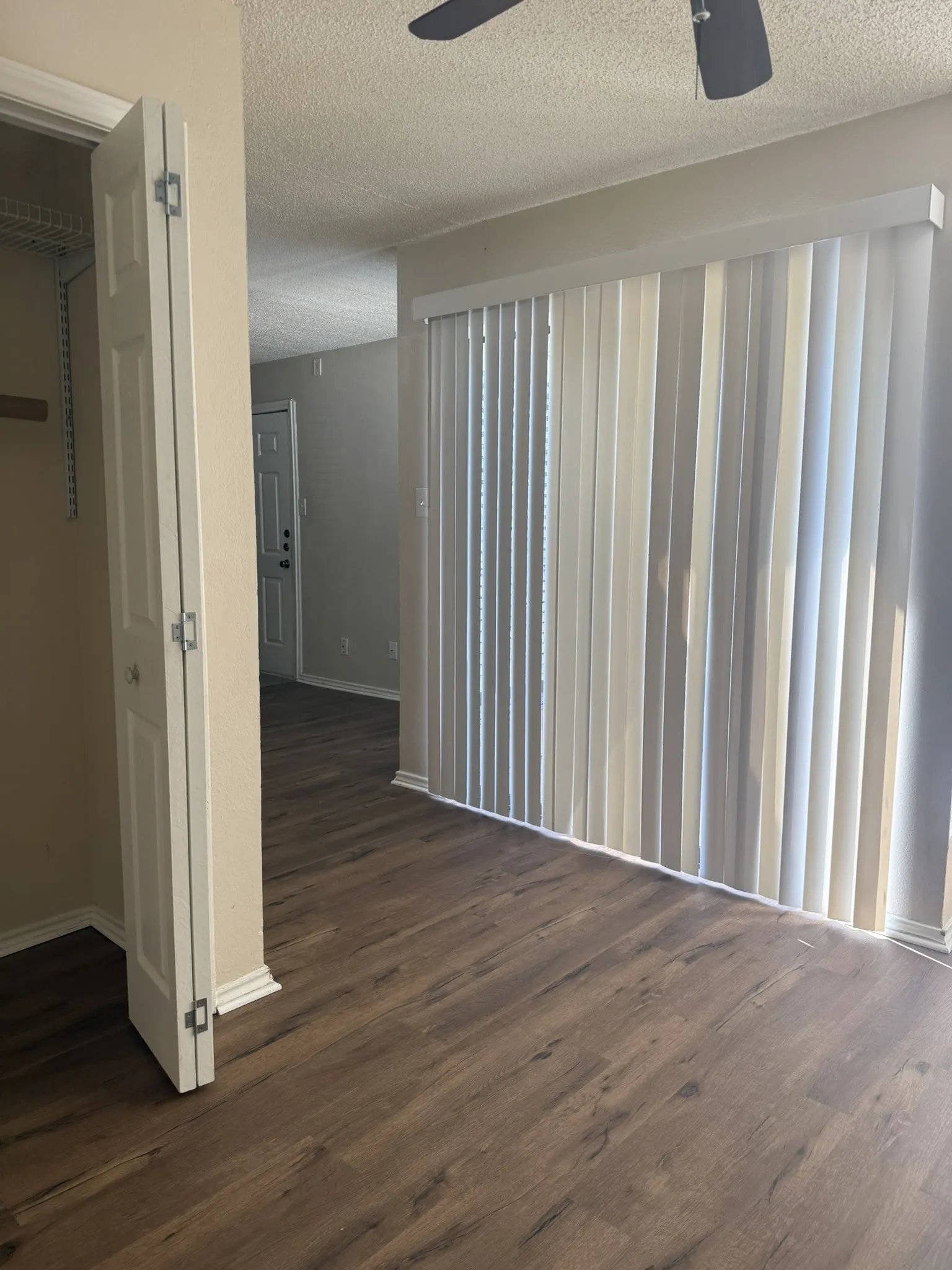 Condominium For Sale in Dallas County , 9809 Walnut Street 301, Dallas, Texas 75243, 1 Bedroom, 1 Bathroom, Garage spaces, 423 Sqft, built in 1981, mls#21421373, Real Estate Agent in Dallas, Homes For Sale in Dallas county, Homes For Sale in Dallas, Realtor in Dallas Texas, Real Estate Brokerage Independent Realty Texas, Luminita Cordes Realtor