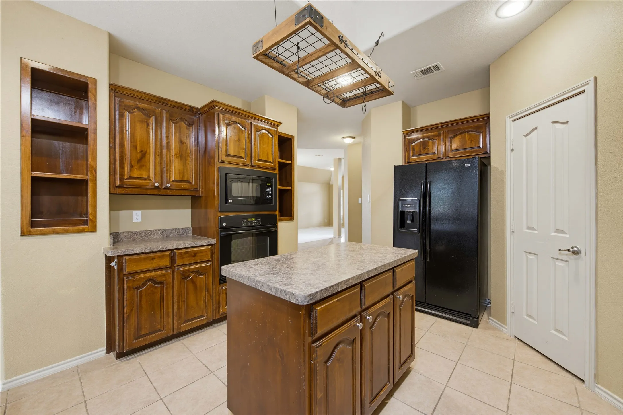 Single Family Residence For Rent in Tarrant County , 11 Beechcreek Drive, Edgecliff Village, Texas 76134, 4 Bedroom, 3 Bathroom, 2 Garage spaces, 2,788 Sqft, built in 2010, mls#21421387, Real Estate Agent in Edgecliff Village, Homes For Rent in Tarrant county, Homes For Rent in Edgecliff Village, Realtor in Edgecliff Village Texas, Real Estate Brokerage Independent Realty Texas, Luminita Cordes Realtor