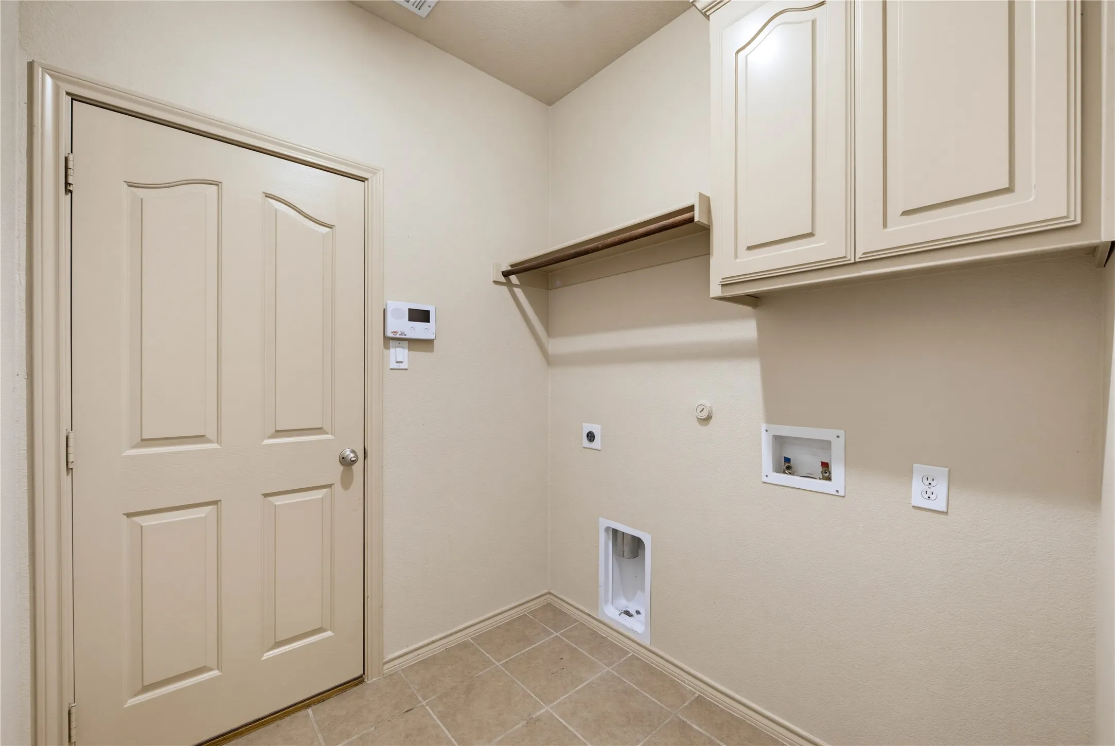 Single Family Residence For Rent in Tarrant County , 11 Beechcreek Drive, Edgecliff Village, Texas 76134, 4 Bedroom, 3 Bathroom, 2 Garage spaces, 2,788 Sqft, built in 2010, mls#21421387, Real Estate Agent in Edgecliff Village, Homes For Rent in Tarrant county, Homes For Rent in Edgecliff Village, Realtor in Edgecliff Village Texas, Real Estate Brokerage Independent Realty Texas, Luminita Cordes Realtor