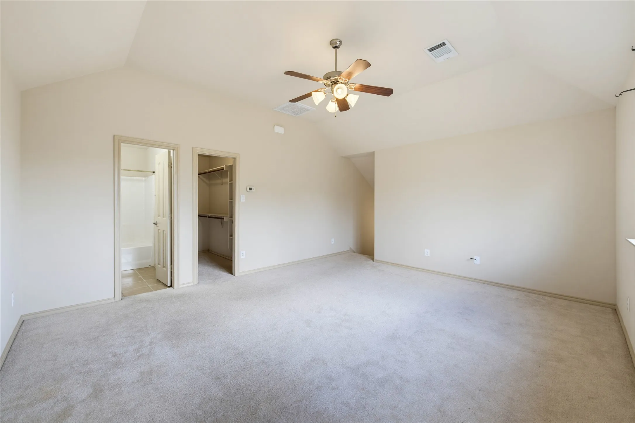 Single Family Residence For Rent in Tarrant County , 11 Beechcreek Drive, Edgecliff Village, Texas 76134, 4 Bedroom, 3 Bathroom, 2 Garage spaces, 2,788 Sqft, built in 2010, mls#21421387, Real Estate Agent in Edgecliff Village, Homes For Rent in Tarrant county, Homes For Rent in Edgecliff Village, Realtor in Edgecliff Village Texas, Real Estate Brokerage Independent Realty Texas, Luminita Cordes Realtor