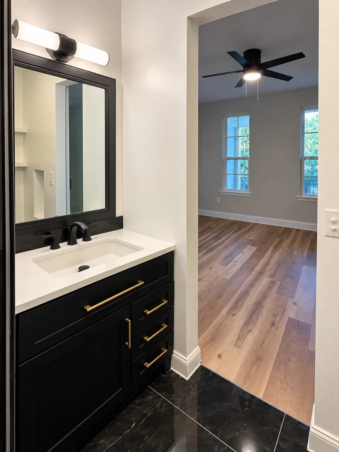 Single Family Residence For Sale in Anderson County , 817 N Esplanade Street, Palestine, Texas 75801, 3 Bedroom, 2 Bathroom, Garage spaces, 1,234 Sqft, built in 1910, mls#21421324, Real Estate Agent in Palestine, Homes For Sale in Anderson county, Homes For Sale in Palestine, Realtor in Palestine Texas, Real Estate Brokerage Independent Realty Texas, Luminita Cordes Realtor