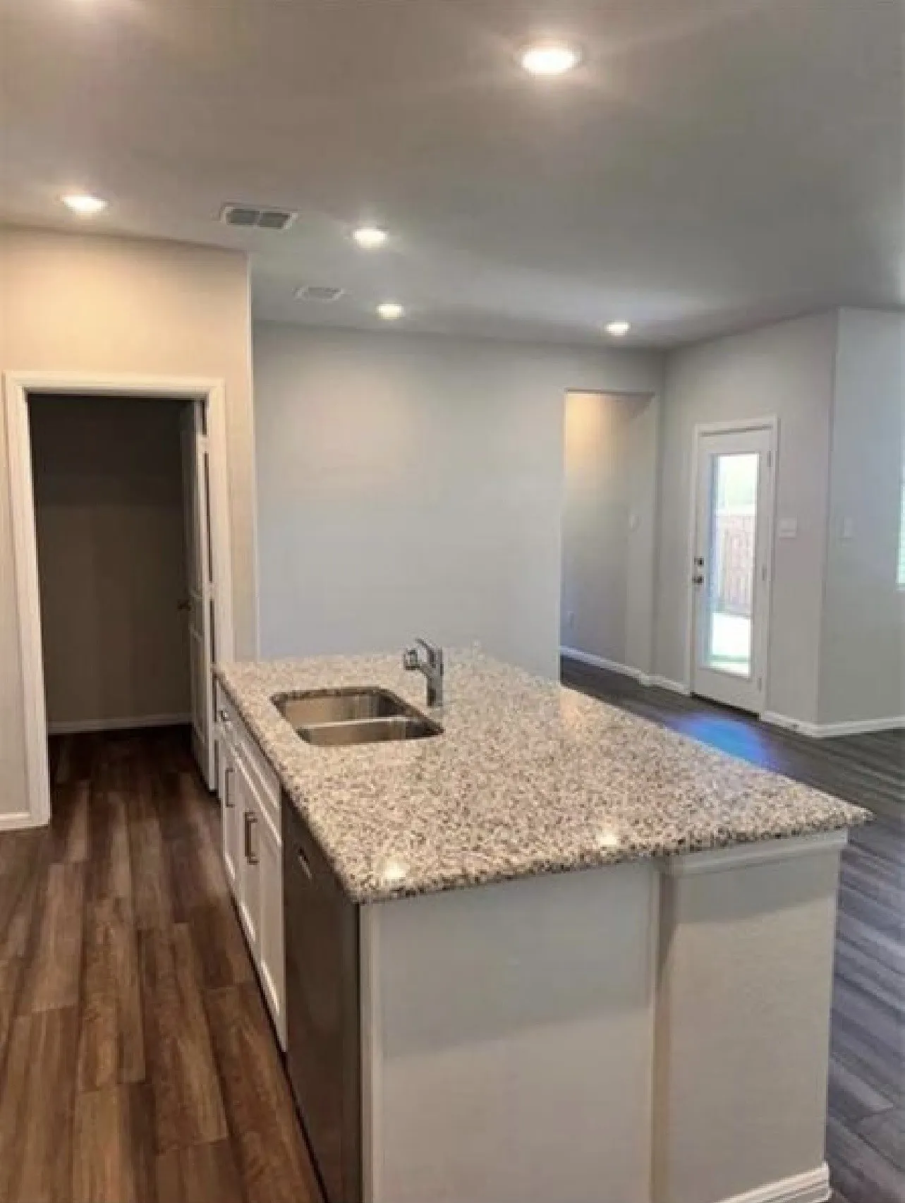Single Family Residence For Sale in Collin County , 900 Portina Drive, Anna, Texas 75409, 3 Bedroom, 3 Bathroom, 2 Garage spaces, 1,793 Sqft, built in 2024, mls#21421395, Real Estate Agent in Anna, Homes For Sale in Collin county, Homes For Sale in Anna, Realtor in Anna Texas, Real Estate Brokerage Independent Realty Texas, Luminita Cordes Realtor