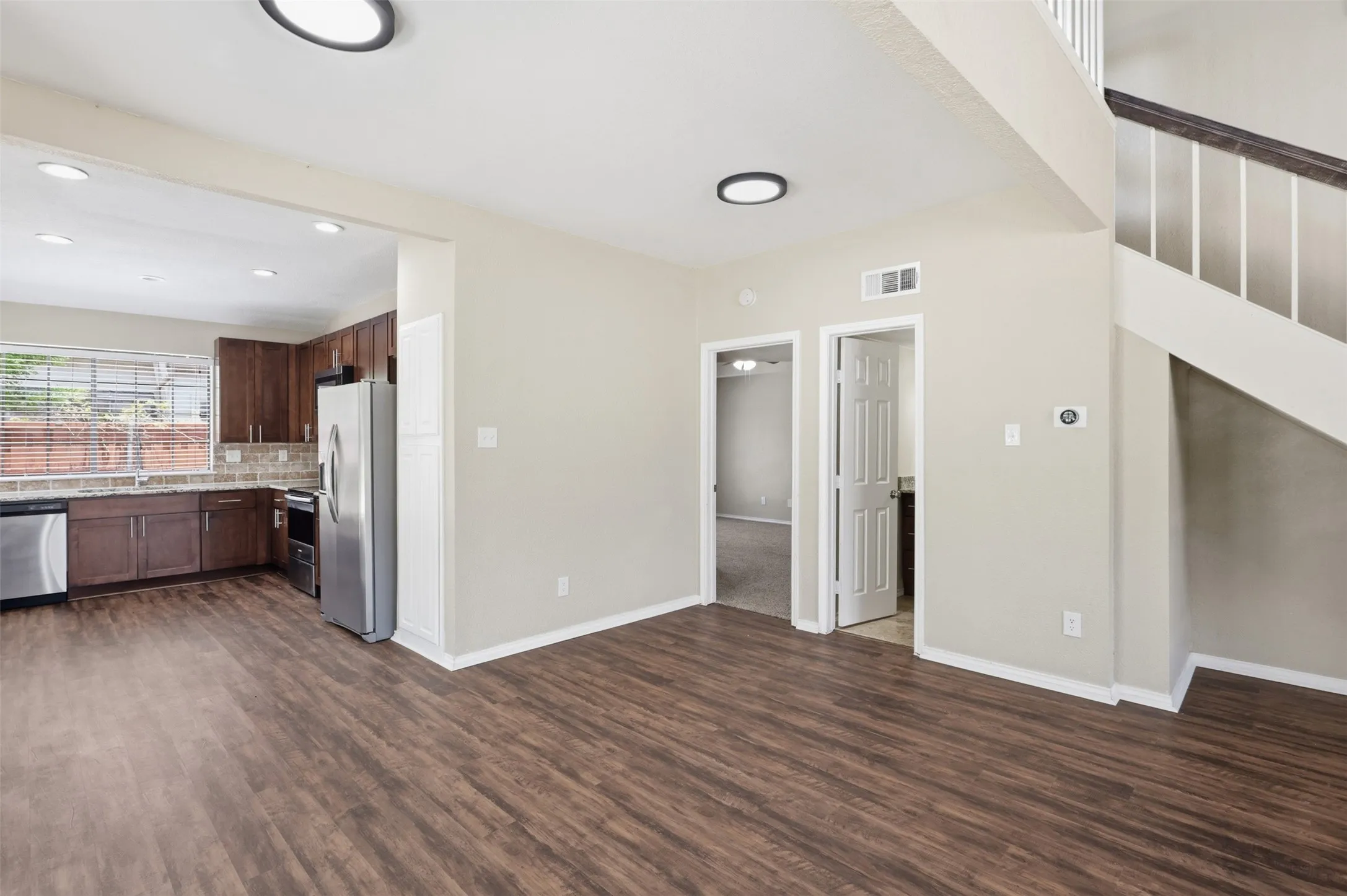 Single Family Residence For Sale in Dallas County , 608 Fiesta Circle, Irving, Texas 75063, 3 Bedroom, 3 Bathroom, 2 Garage spaces, 1,599 Sqft, built in 1985, mls#21421393, Real Estate Agent in Irving, Homes For Sale in Dallas county, Homes For Sale in Irving, Realtor in Irving Texas, Real Estate Brokerage Independent Realty Texas, Luminita Cordes Realtor