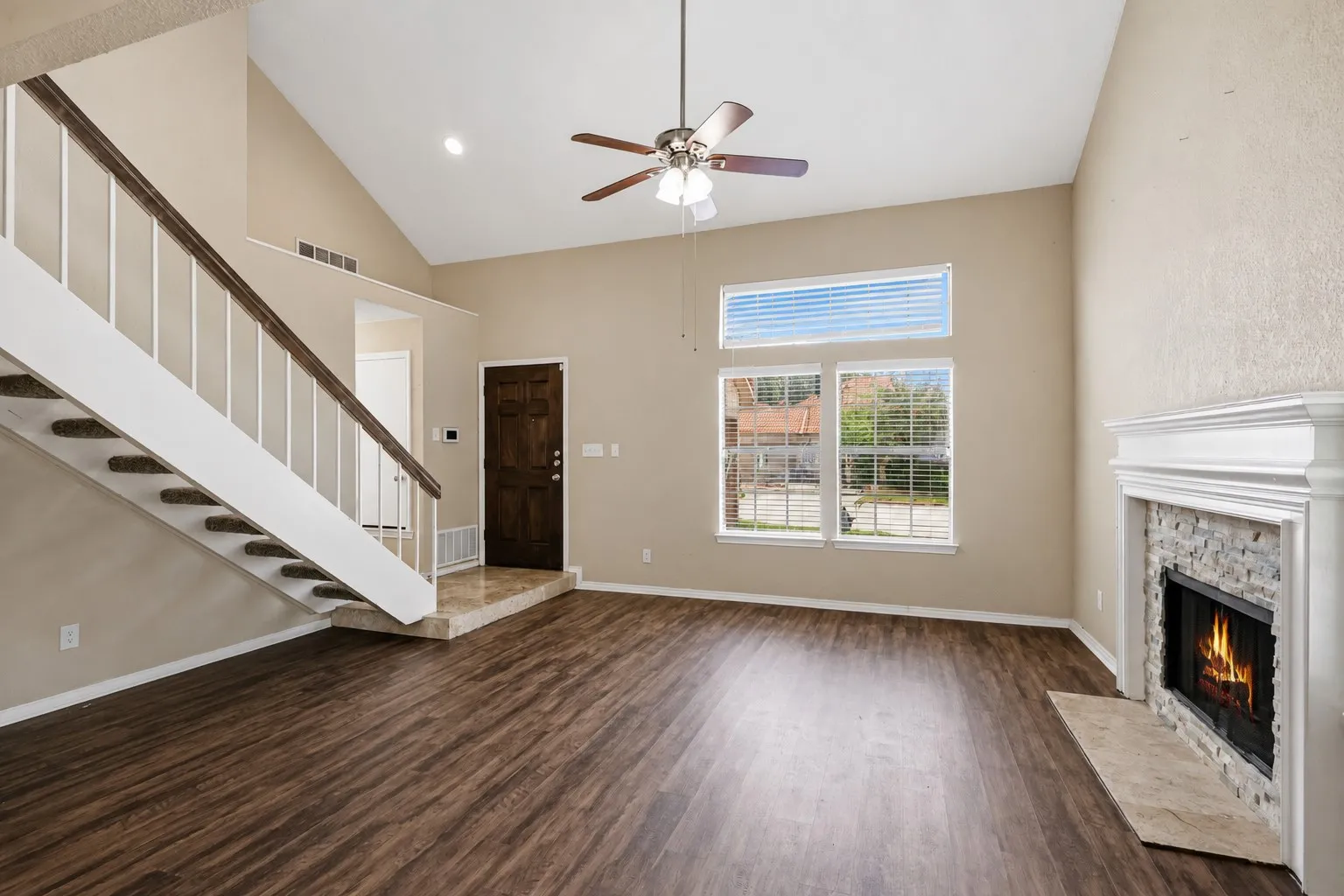 Single Family Residence For Sale in Dallas County , 608 Fiesta Circle, Irving, Texas 75063, 3 Bedroom, 3 Bathroom, 2 Garage spaces, 1,599 Sqft, built in 1985, mls#21421393, Real Estate Agent in Irving, Homes For Sale in Dallas county, Homes For Sale in Irving, Realtor in Irving Texas, Real Estate Brokerage Independent Realty Texas, Luminita Cordes Realtor