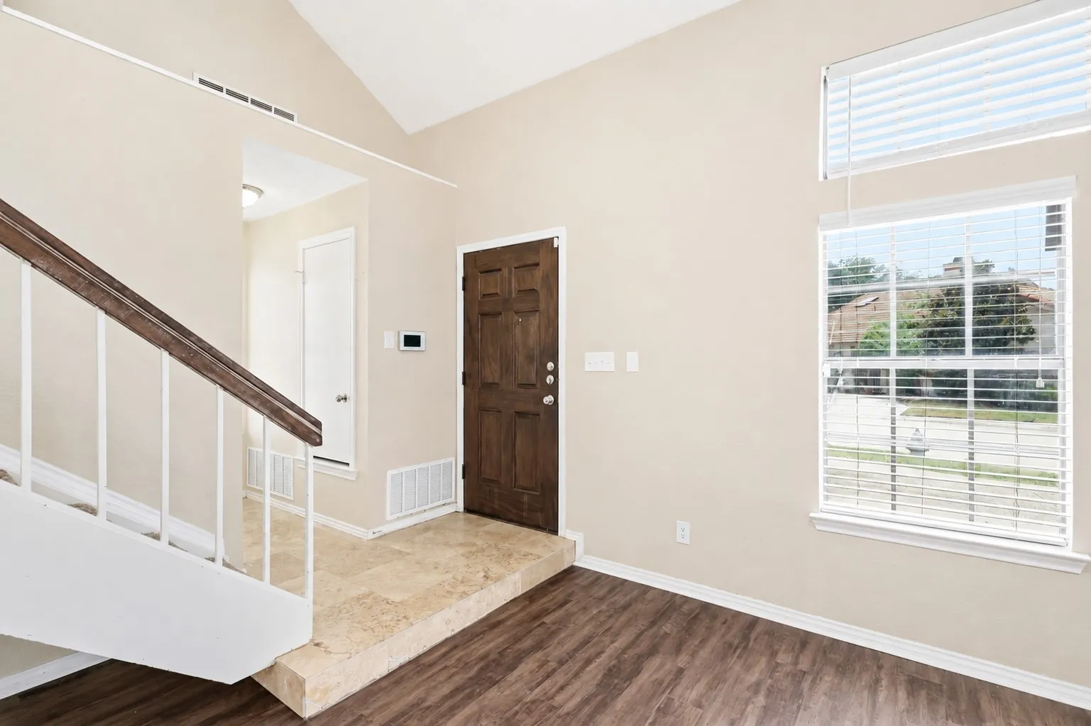 Single Family Residence For Sale in Dallas County , 608 Fiesta Circle, Irving, Texas 75063, 3 Bedroom, 3 Bathroom, 2 Garage spaces, 1,599 Sqft, built in 1985, mls#21421393, Real Estate Agent in Irving, Homes For Sale in Dallas county, Homes For Sale in Irving, Realtor in Irving Texas, Real Estate Brokerage Independent Realty Texas, Luminita Cordes Realtor