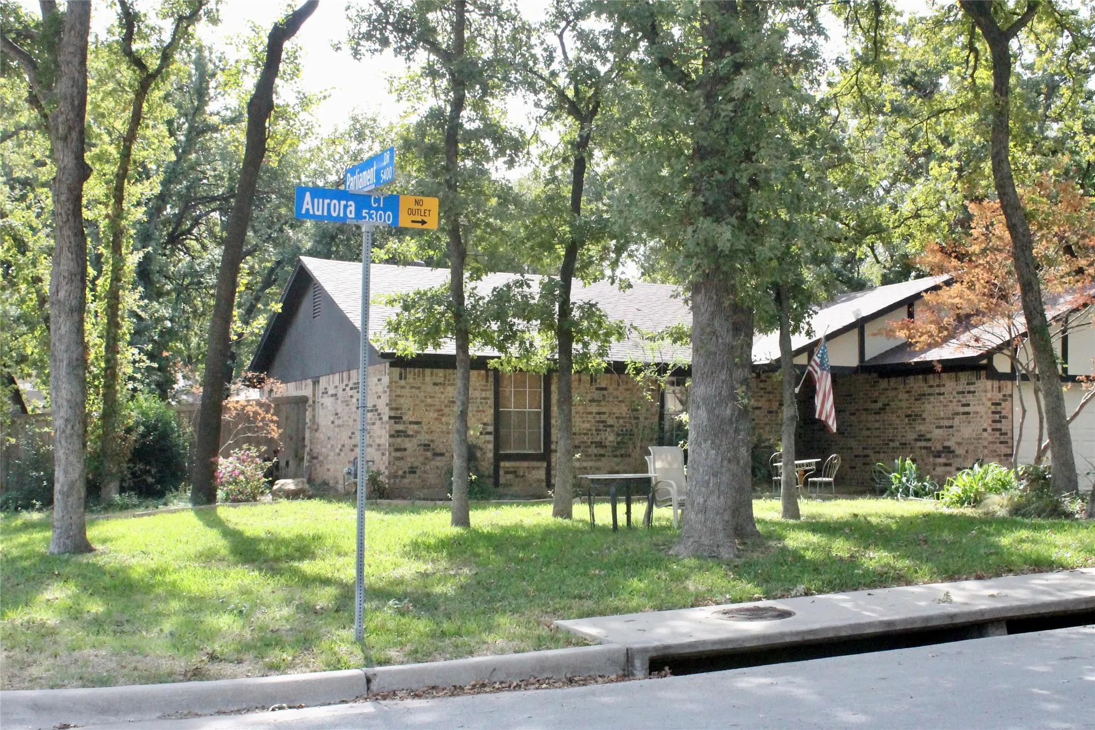Single Family Residence For Sale in Tarrant County , 5301 Aurora Court, Arlington, Texas 76017, 3 Bedroom, 2 Bathroom, 2 Garage spaces, 1,625 Sqft, built in 1978, mls#21421400, Real Estate Agent in Arlington, Homes For Sale in Tarrant county, Homes For Sale in Arlington, Realtor in Arlington Texas, Real Estate Brokerage Independent Realty Texas, Luminita Cordes Realtor