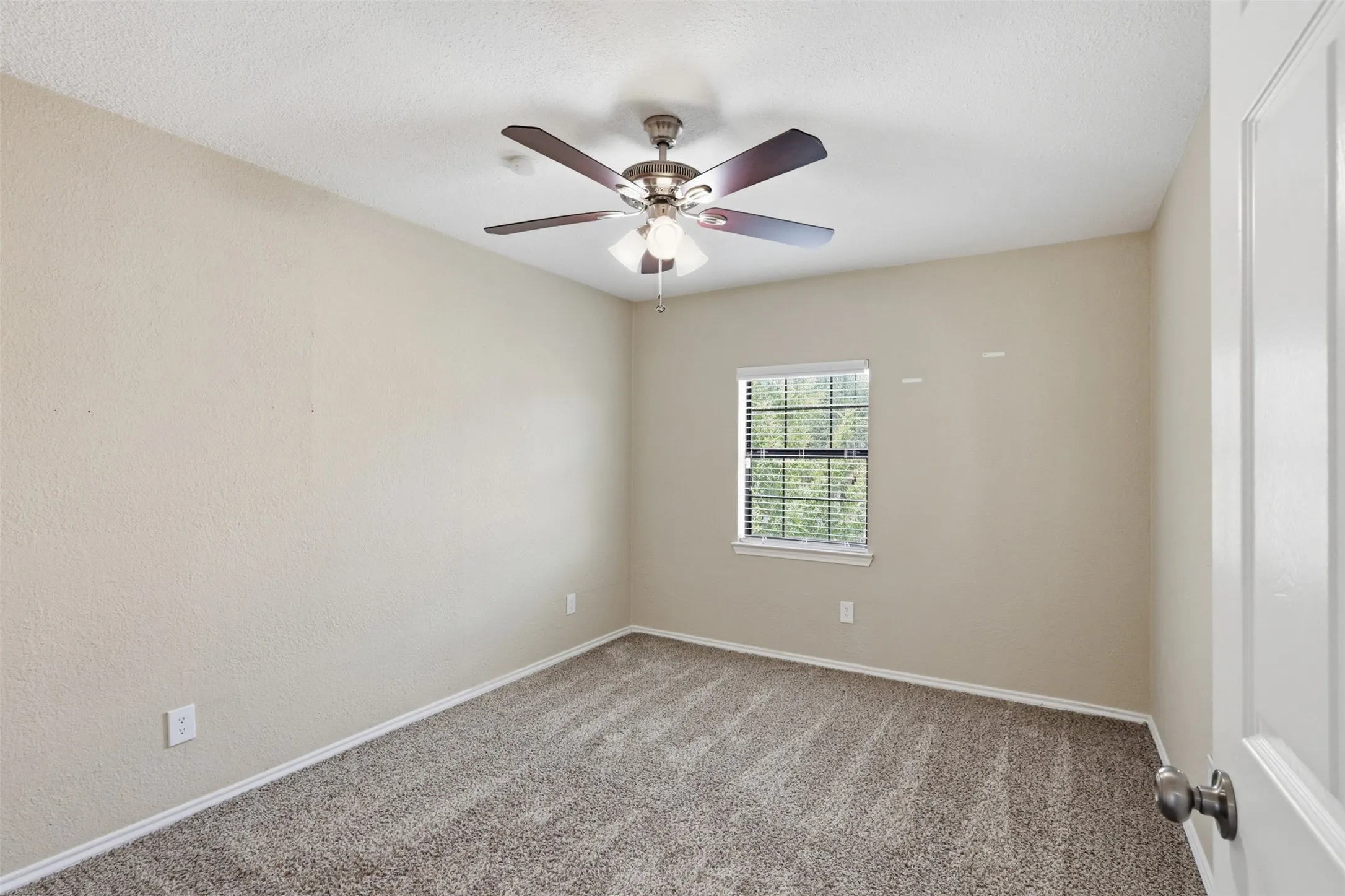 Single Family Residence For Rent in Dallas County , 608 Fiesta Circle, Irving, Texas 75063, 3 Bedroom, 3 Bathroom, 2 Garage spaces, 1,599 Sqft, built in 1985, mls#21421397, Real Estate Agent in Irving, Homes For Rent in Dallas county, Homes For Rent in Irving, Realtor in Irving Texas, Real Estate Brokerage Independent Realty Texas, Luminita Cordes Realtor