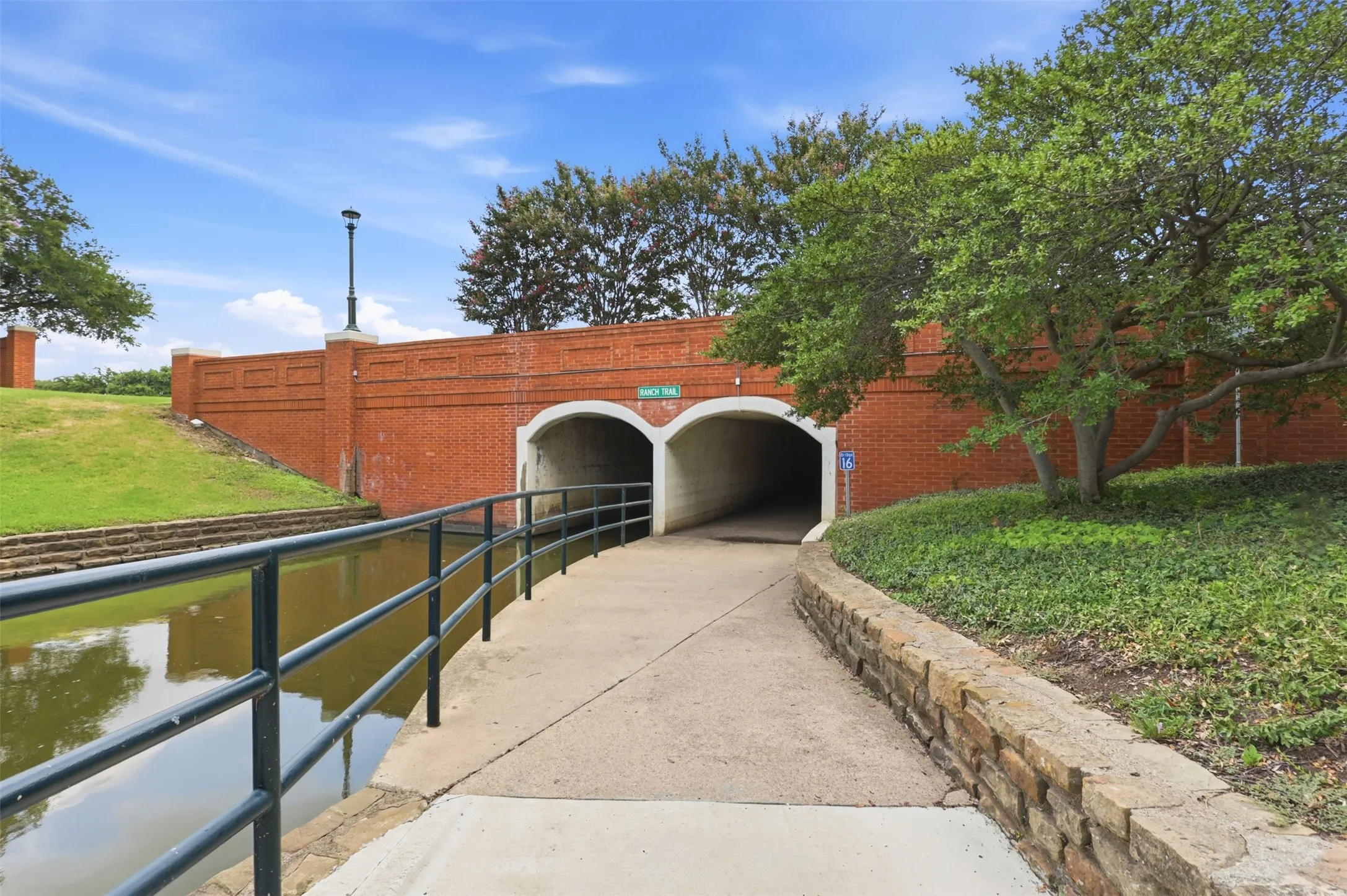 Single Family Residence For Rent in Dallas County , 608 Fiesta Circle, Irving, Texas 75063, 3 Bedroom, 3 Bathroom, 2 Garage spaces, 1,599 Sqft, built in 1985, mls#21421397, Real Estate Agent in Irving, Homes For Rent in Dallas county, Homes For Rent in Irving, Realtor in Irving Texas, Real Estate Brokerage Independent Realty Texas, Luminita Cordes Realtor