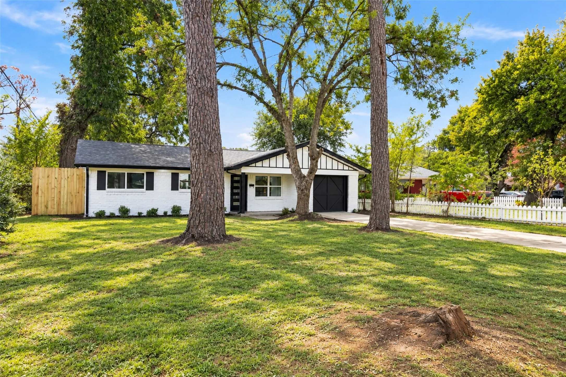 Single Family Residence For Sale in Dallas County , 1504 Mosley Drive, Irving, Texas 75060, 4 Bedroom, 2 Bathroom, 1 Garage spaces, 1,485 Sqft, built in 1964, mls#21421408, Real Estate Agent in Irving, Homes For Sale in Dallas county, Homes For Sale in Irving, Realtor in Irving Texas, Real Estate Brokerage Independent Realty Texas, Luminita Cordes Realtor