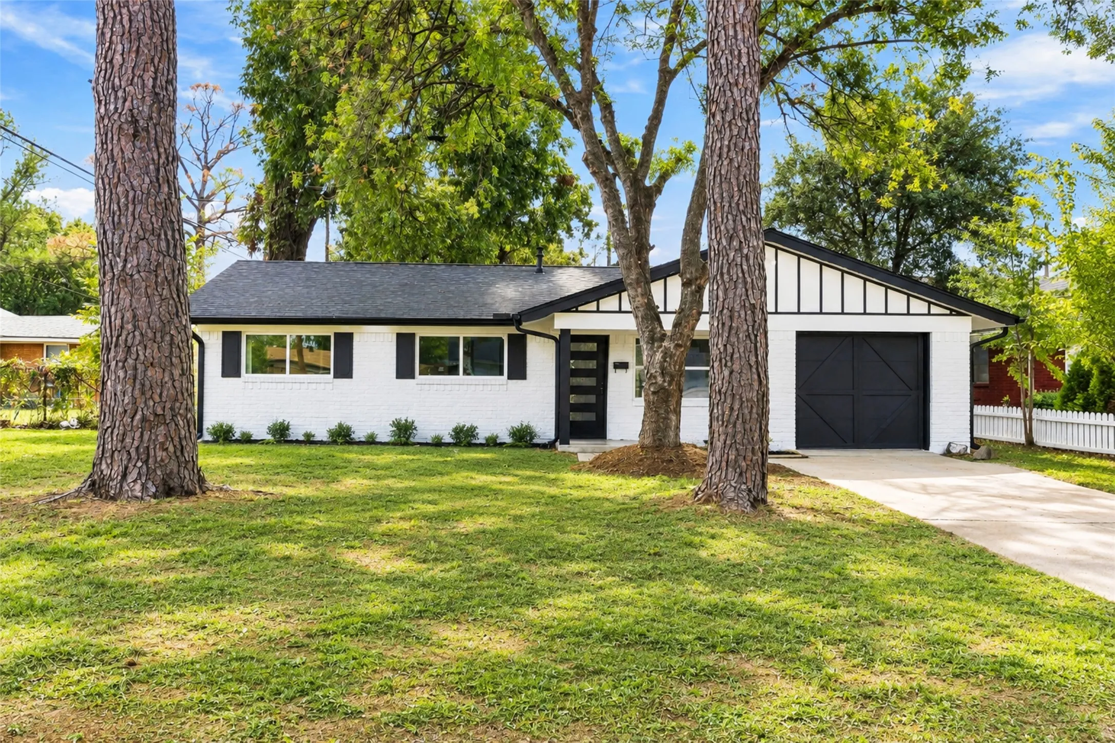 Single Family Residence For Sale in Dallas County , 1504 Mosley Drive, Irving, Texas 75060, 4 Bedroom, 2 Bathroom, 1 Garage spaces, 1,485 Sqft, built in 1964, mls#21421408, Real Estate Agent in Irving, Homes For Sale in Dallas county, Homes For Sale in Irving, Realtor in Irving Texas, Real Estate Brokerage Independent Realty Texas, Luminita Cordes Realtor
