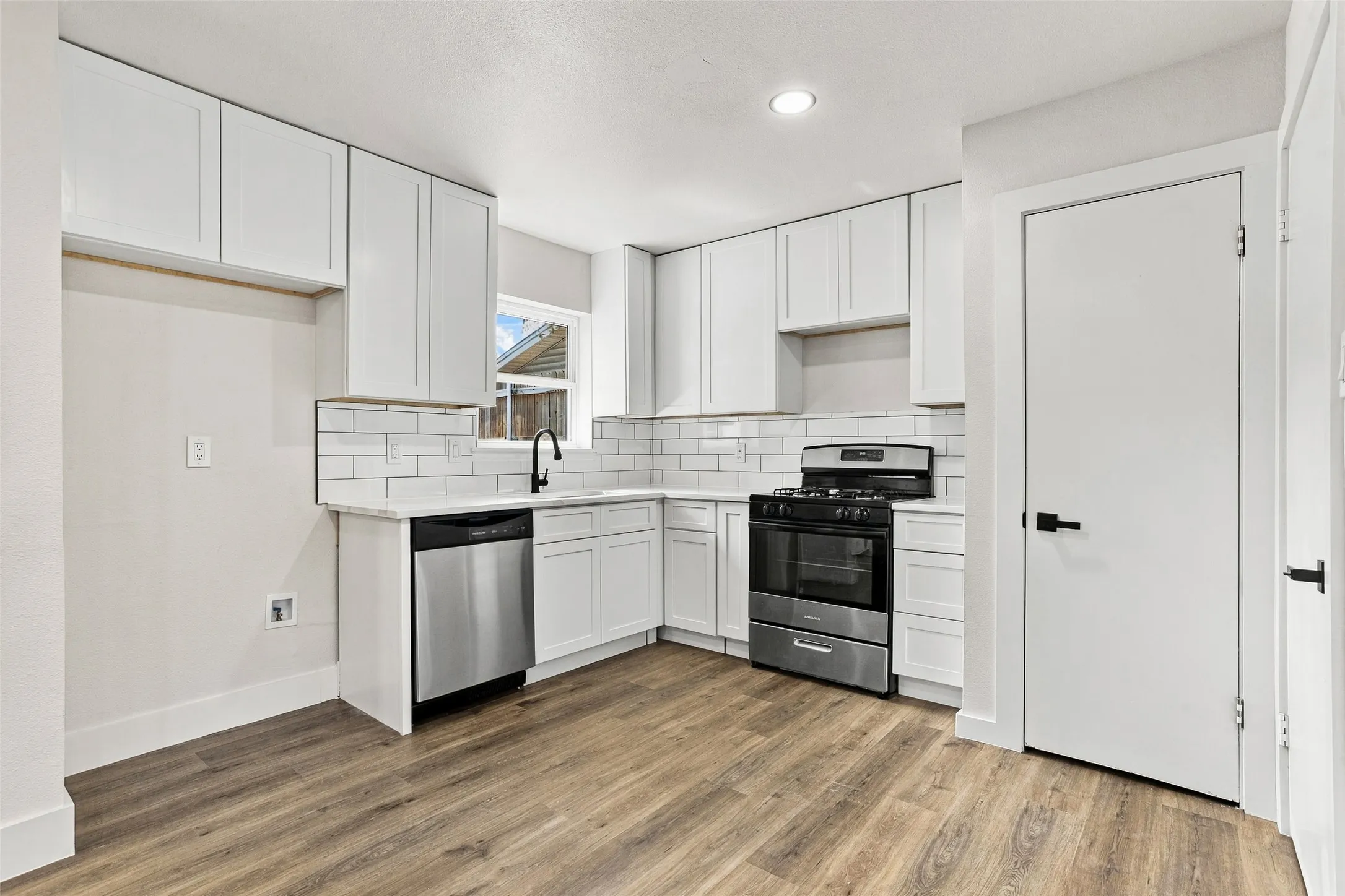 Single Family Residence For Sale in Dallas County , 1504 Mosley Drive, Irving, Texas 75060, 4 Bedroom, 2 Bathroom, 1 Garage spaces, 1,485 Sqft, built in 1964, mls#21421408, Real Estate Agent in Irving, Homes For Sale in Dallas county, Homes For Sale in Irving, Realtor in Irving Texas, Real Estate Brokerage Independent Realty Texas, Luminita Cordes Realtor