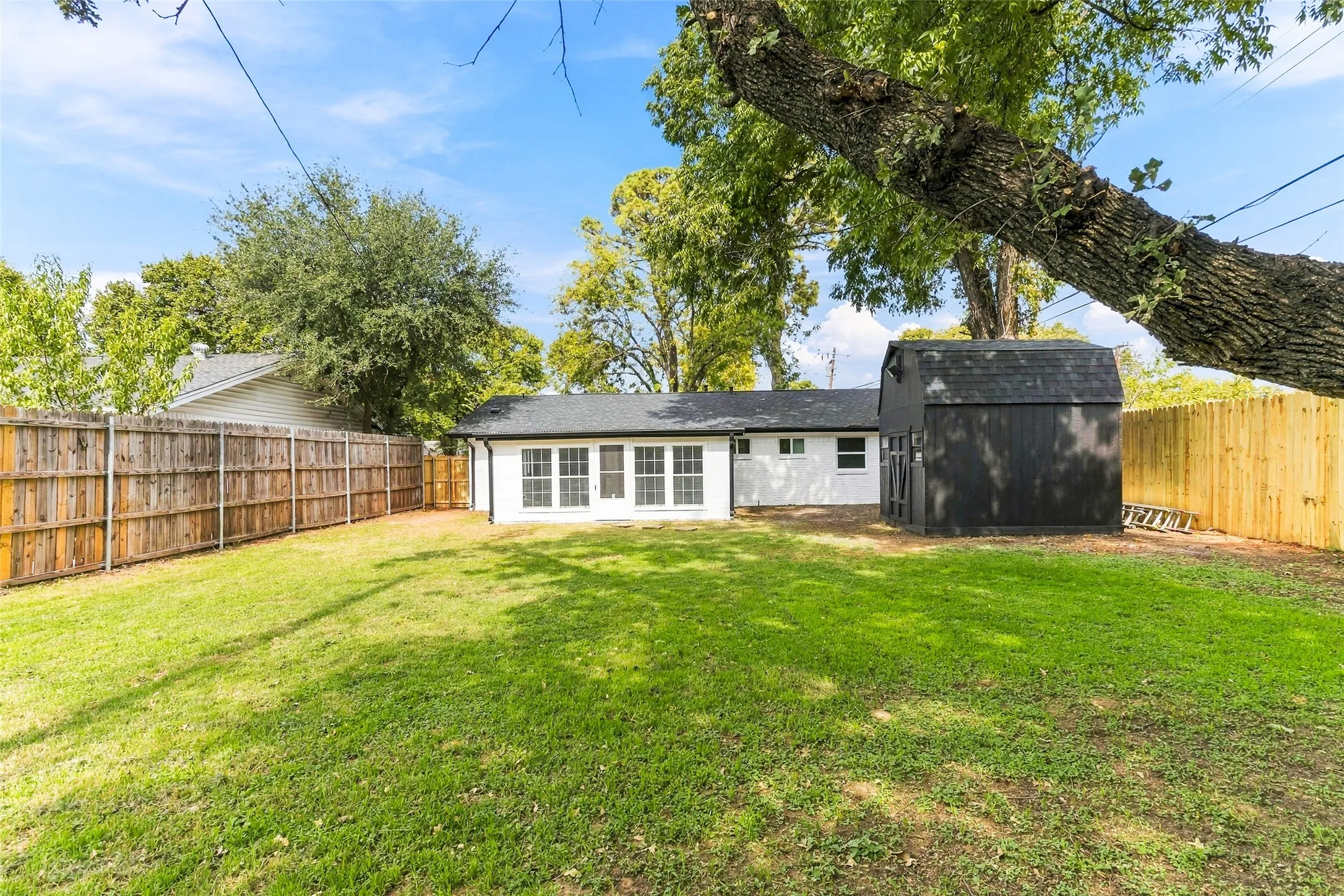 Single Family Residence For Sale in Dallas County , 1504 Mosley Drive, Irving, Texas 75060, 4 Bedroom, 2 Bathroom, 1 Garage spaces, 1,485 Sqft, built in 1964, mls#21421408, Real Estate Agent in Irving, Homes For Sale in Dallas county, Homes For Sale in Irving, Realtor in Irving Texas, Real Estate Brokerage Independent Realty Texas, Luminita Cordes Realtor