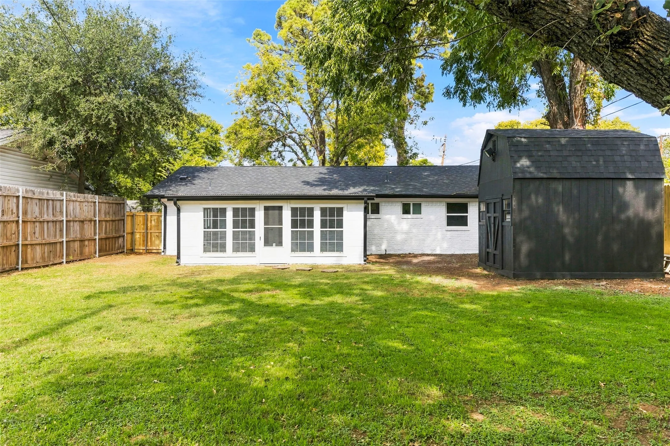 Single Family Residence For Sale in Dallas County , 1504 Mosley Drive, Irving, Texas 75060, 4 Bedroom, 2 Bathroom, 1 Garage spaces, 1,485 Sqft, built in 1964, mls#21421408, Real Estate Agent in Irving, Homes For Sale in Dallas county, Homes For Sale in Irving, Realtor in Irving Texas, Real Estate Brokerage Independent Realty Texas, Luminita Cordes Realtor