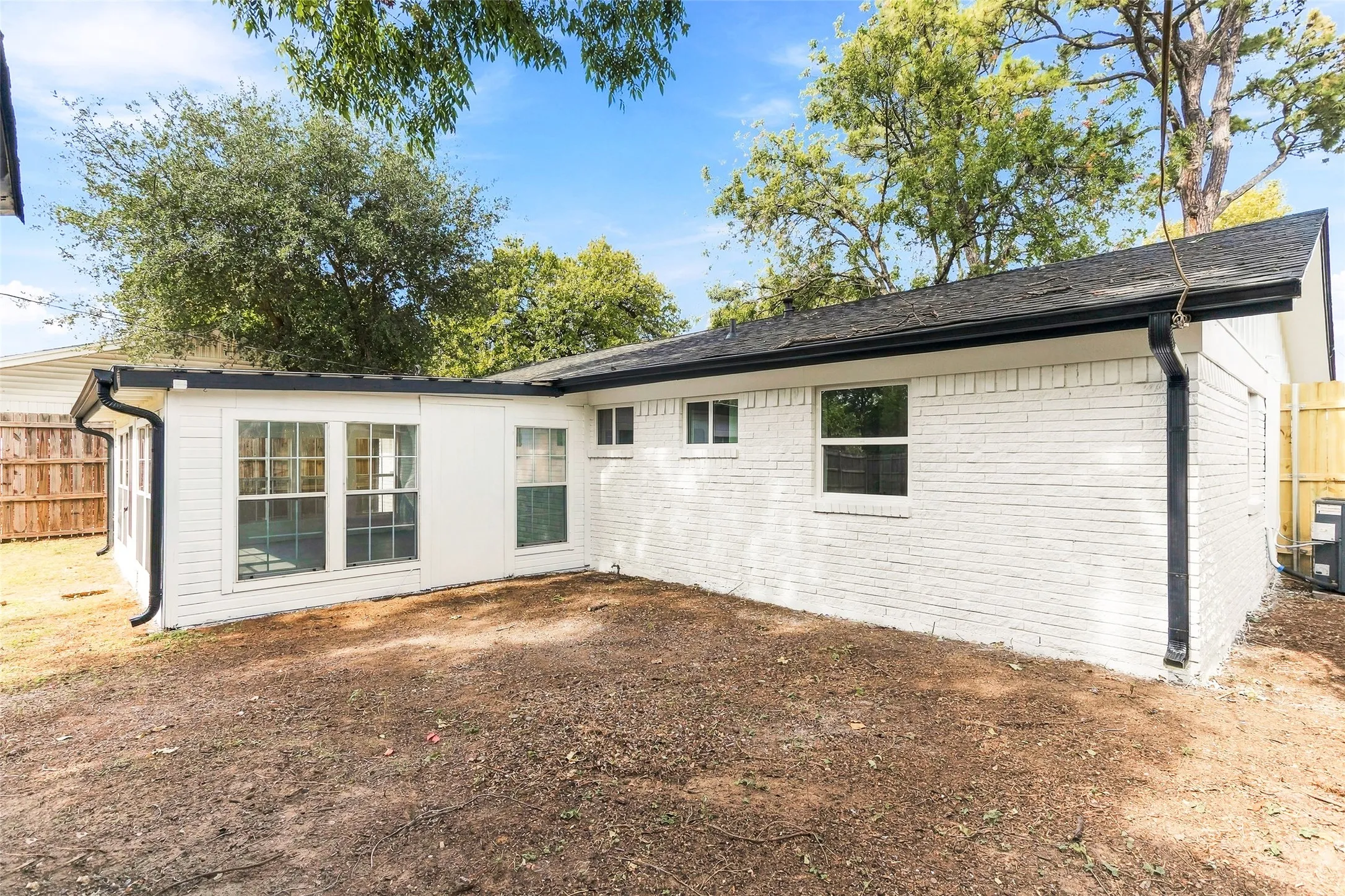 Single Family Residence For Sale in Dallas County , 1504 Mosley Drive, Irving, Texas 75060, 4 Bedroom, 2 Bathroom, 1 Garage spaces, 1,485 Sqft, built in 1964, mls#21421408, Real Estate Agent in Irving, Homes For Sale in Dallas county, Homes For Sale in Irving, Realtor in Irving Texas, Real Estate Brokerage Independent Realty Texas, Luminita Cordes Realtor