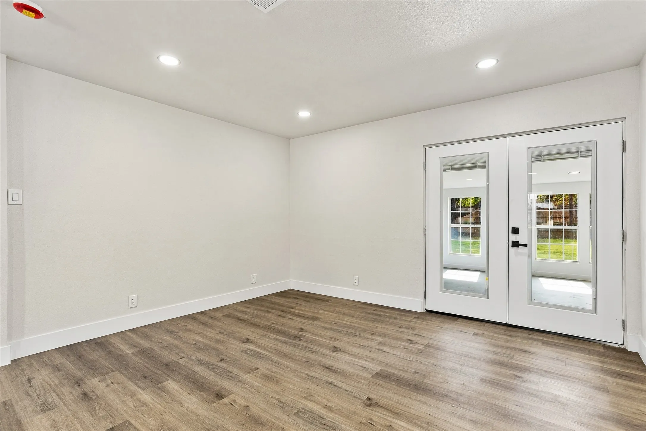 Single Family Residence For Sale in Dallas County , 1504 Mosley Drive, Irving, Texas 75060, 4 Bedroom, 2 Bathroom, 1 Garage spaces, 1,485 Sqft, built in 1964, mls#21421408, Real Estate Agent in Irving, Homes For Sale in Dallas county, Homes For Sale in Irving, Realtor in Irving Texas, Real Estate Brokerage Independent Realty Texas, Luminita Cordes Realtor
