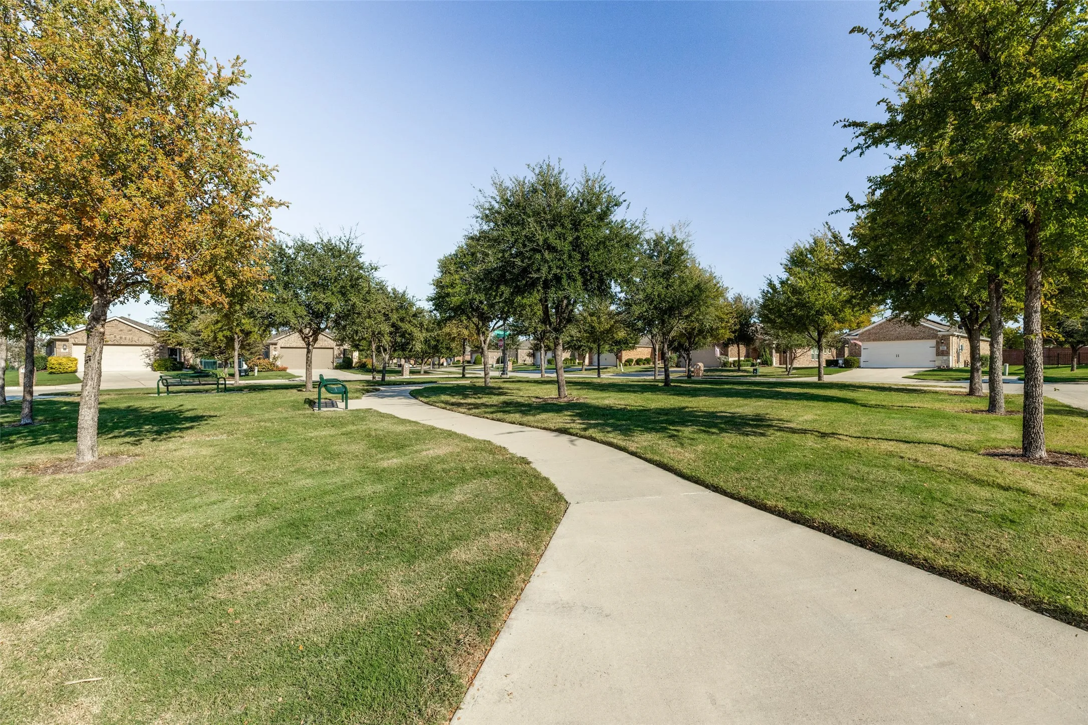 THIS PARK IS INFRONT OF THE HOME GREAT PLACE TO MEET NIEGHBORS AND PETS!