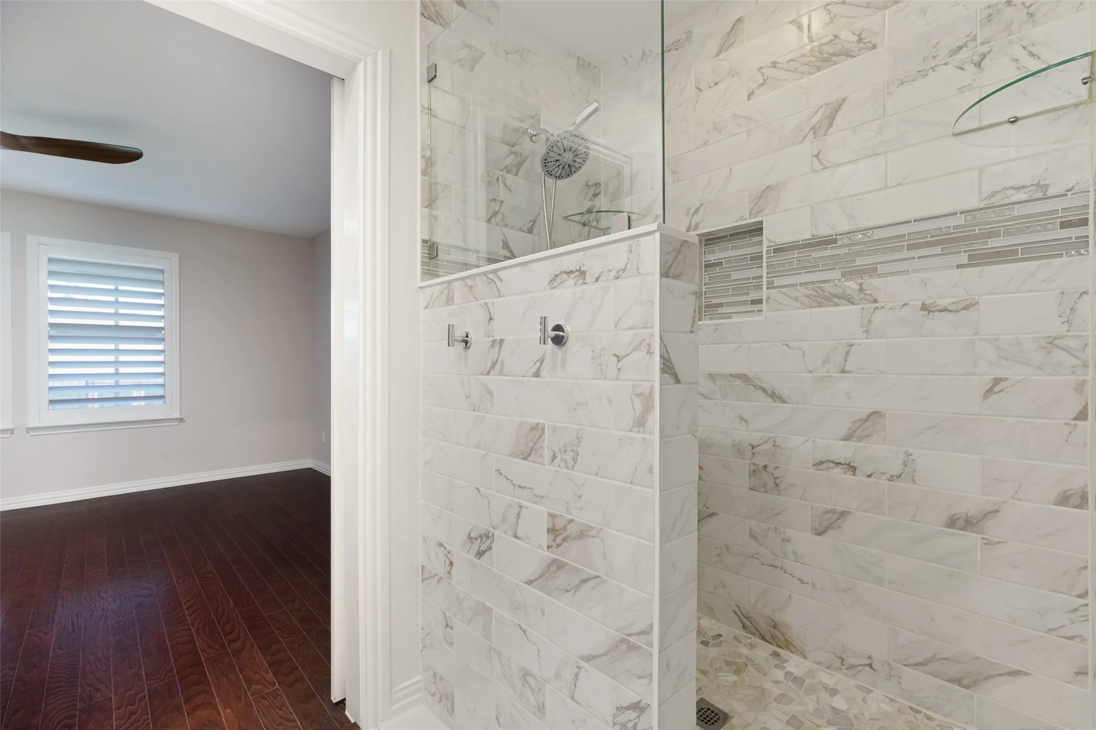 GORGEOUS PRIMARY WALK IN SHOWER