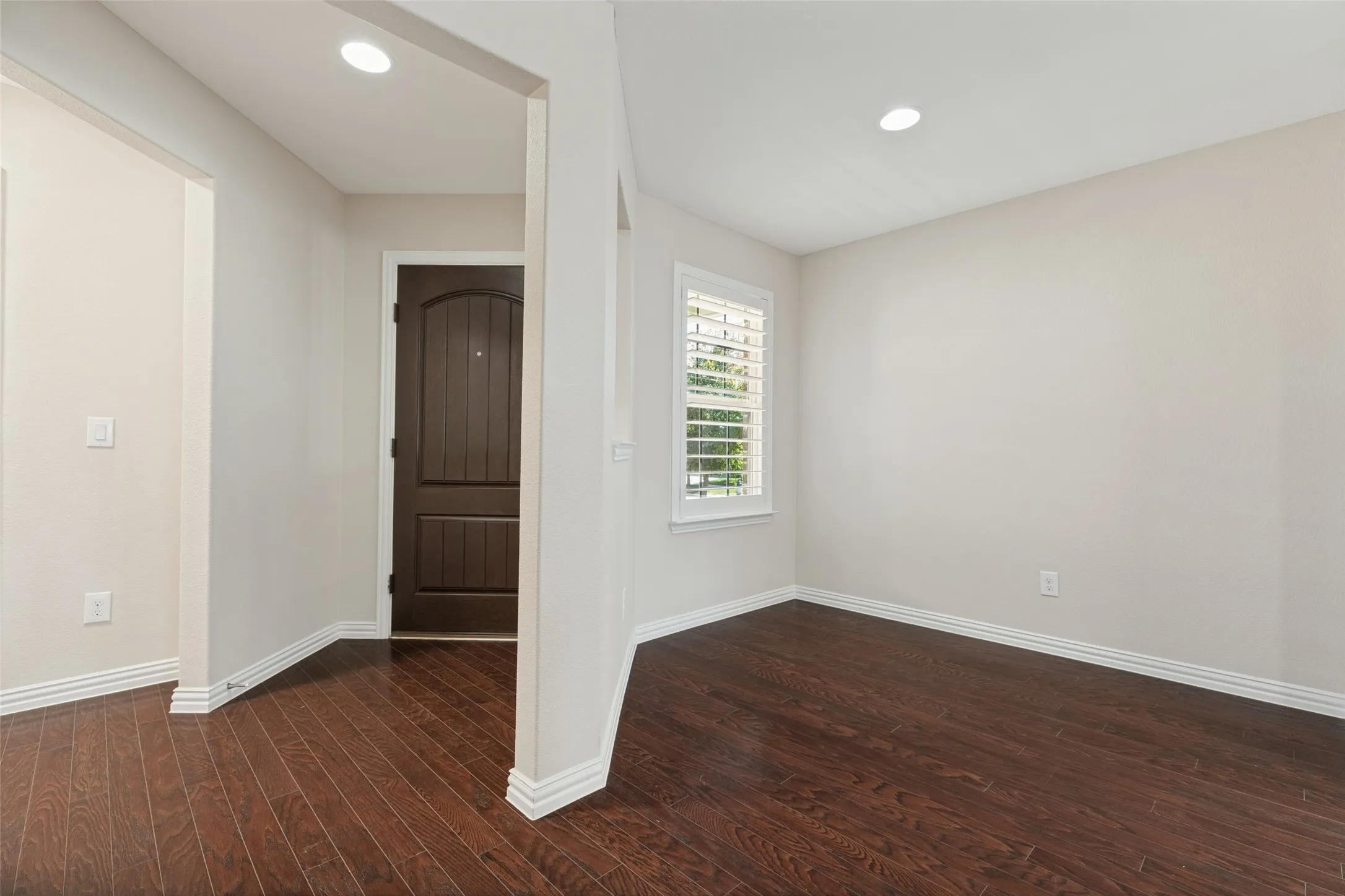 THE ENTRY AND FLEX SPACE - BREAKFAST NOOK / OFFICE / ANYTHING YOU WANT TO MAKE IT