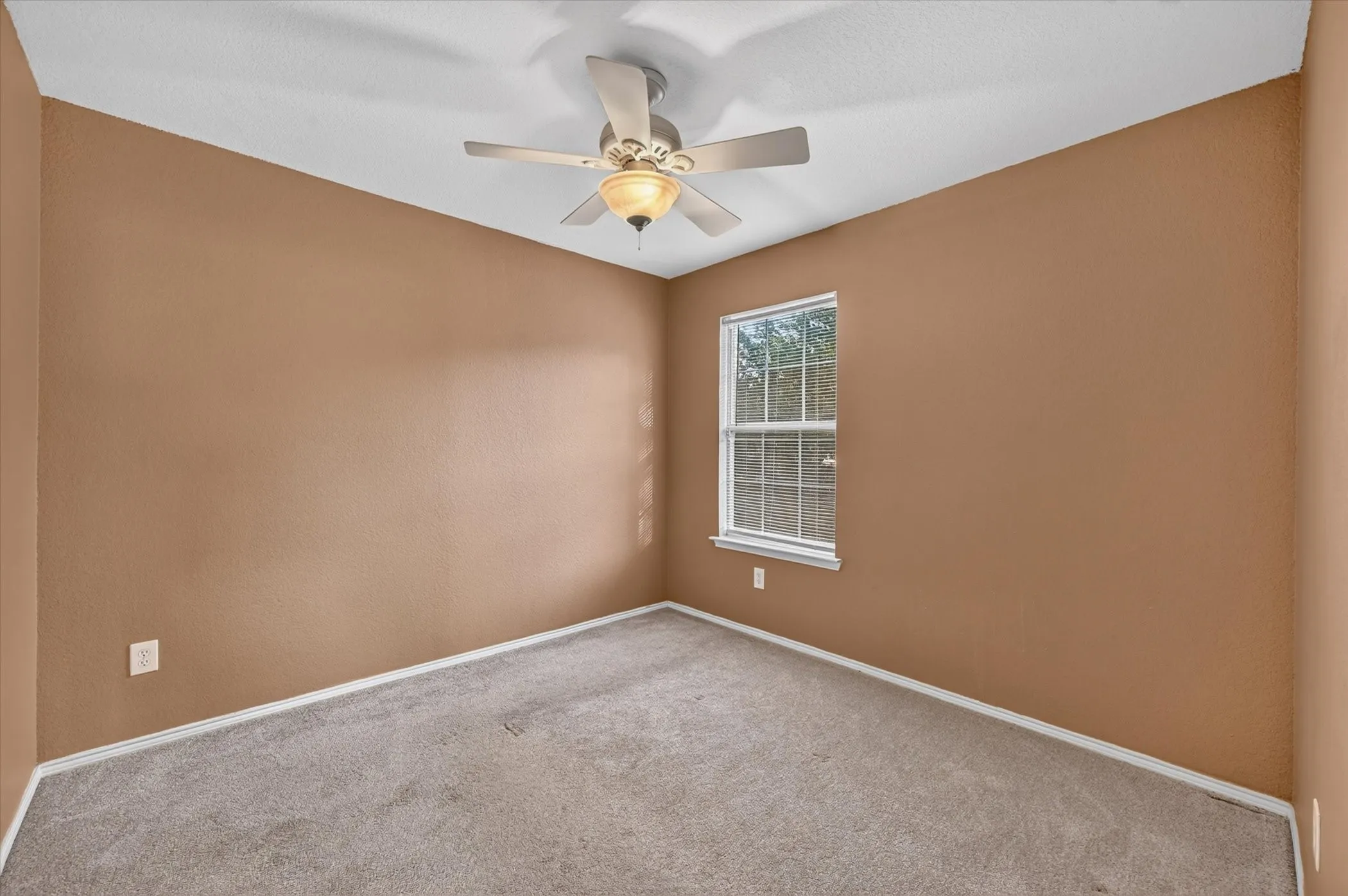 Single Family Residence For Rent in Tarrant County , 2700 Mountain Lion Drive, Fort Worth, Texas 76244, 3 Bedroom, 3 Bathroom, Garage spaces, 1,780 Sqft, built in 2005, mls#21420443, Real Estate Agent in Fort Worth, Homes For Rent in Tarrant county, Homes For Rent in Fort Worth, Realtor in Fort Worth Texas, Real Estate Brokerage Independent Realty Texas, Luminita Cordes Realtor