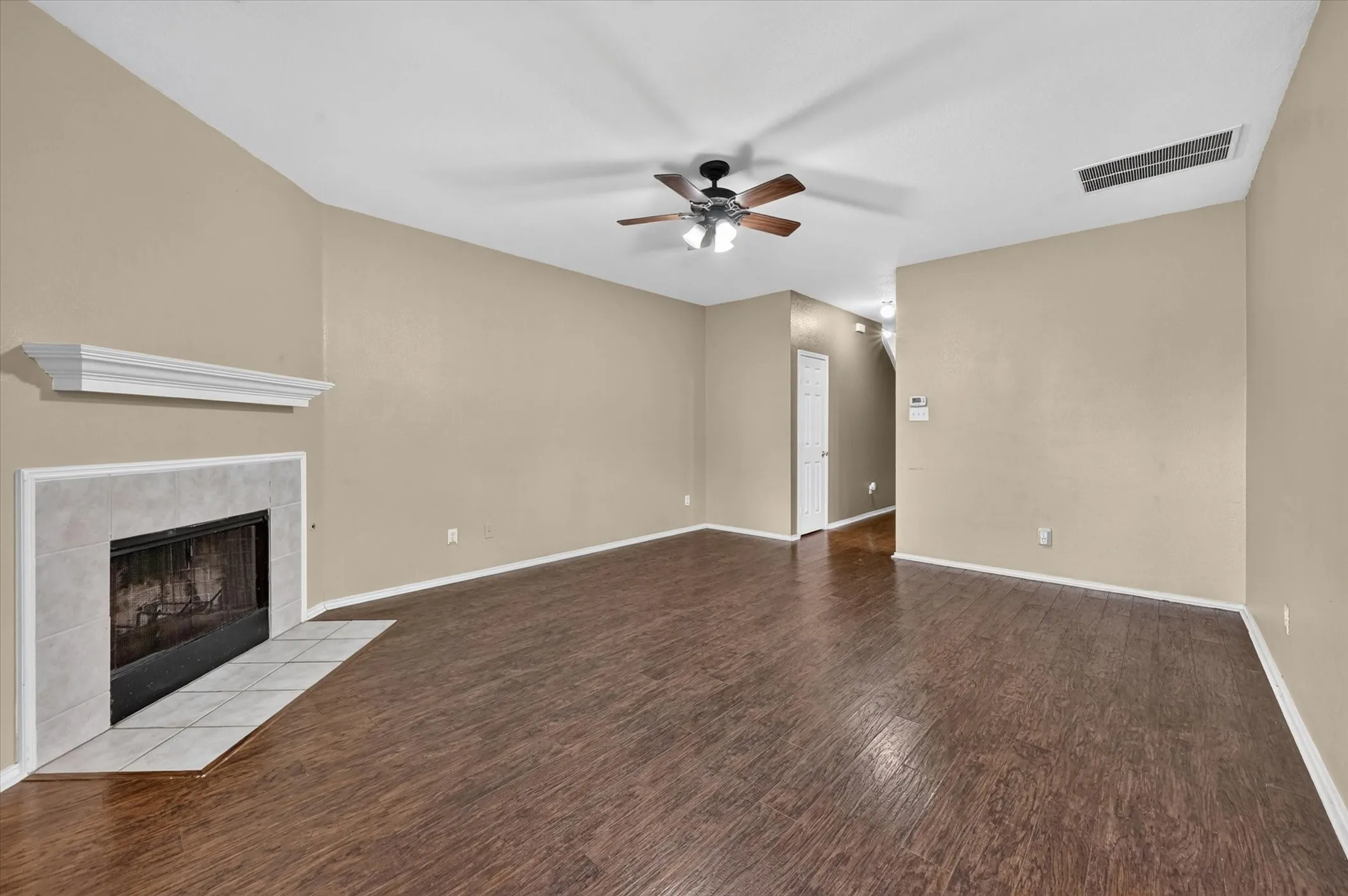 Single Family Residence For Rent in Tarrant County , 2700 Mountain Lion Drive, Fort Worth, Texas 76244, 3 Bedroom, 3 Bathroom, Garage spaces, 1,780 Sqft, built in 2005, mls#21420443, Real Estate Agent in Fort Worth, Homes For Rent in Tarrant county, Homes For Rent in Fort Worth, Realtor in Fort Worth Texas, Real Estate Brokerage Independent Realty Texas, Luminita Cordes Realtor