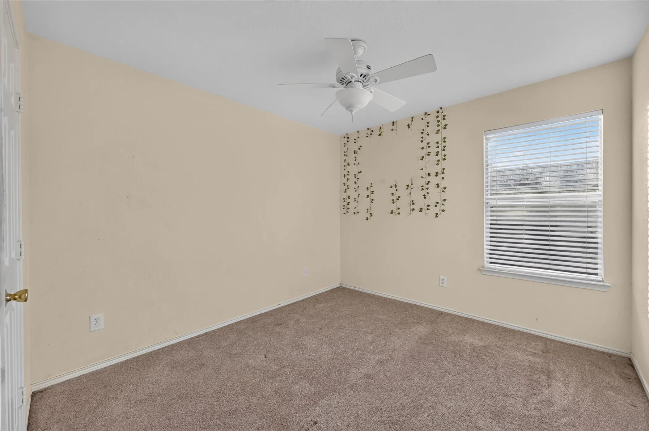 Single Family Residence For Rent in Tarrant County , 2700 Mountain Lion Drive, Fort Worth, Texas 76244, 3 Bedroom, 3 Bathroom, Garage spaces, 1,780 Sqft, built in 2005, mls#21420443, Real Estate Agent in Fort Worth, Homes For Rent in Tarrant county, Homes For Rent in Fort Worth, Realtor in Fort Worth Texas, Real Estate Brokerage Independent Realty Texas, Luminita Cordes Realtor
