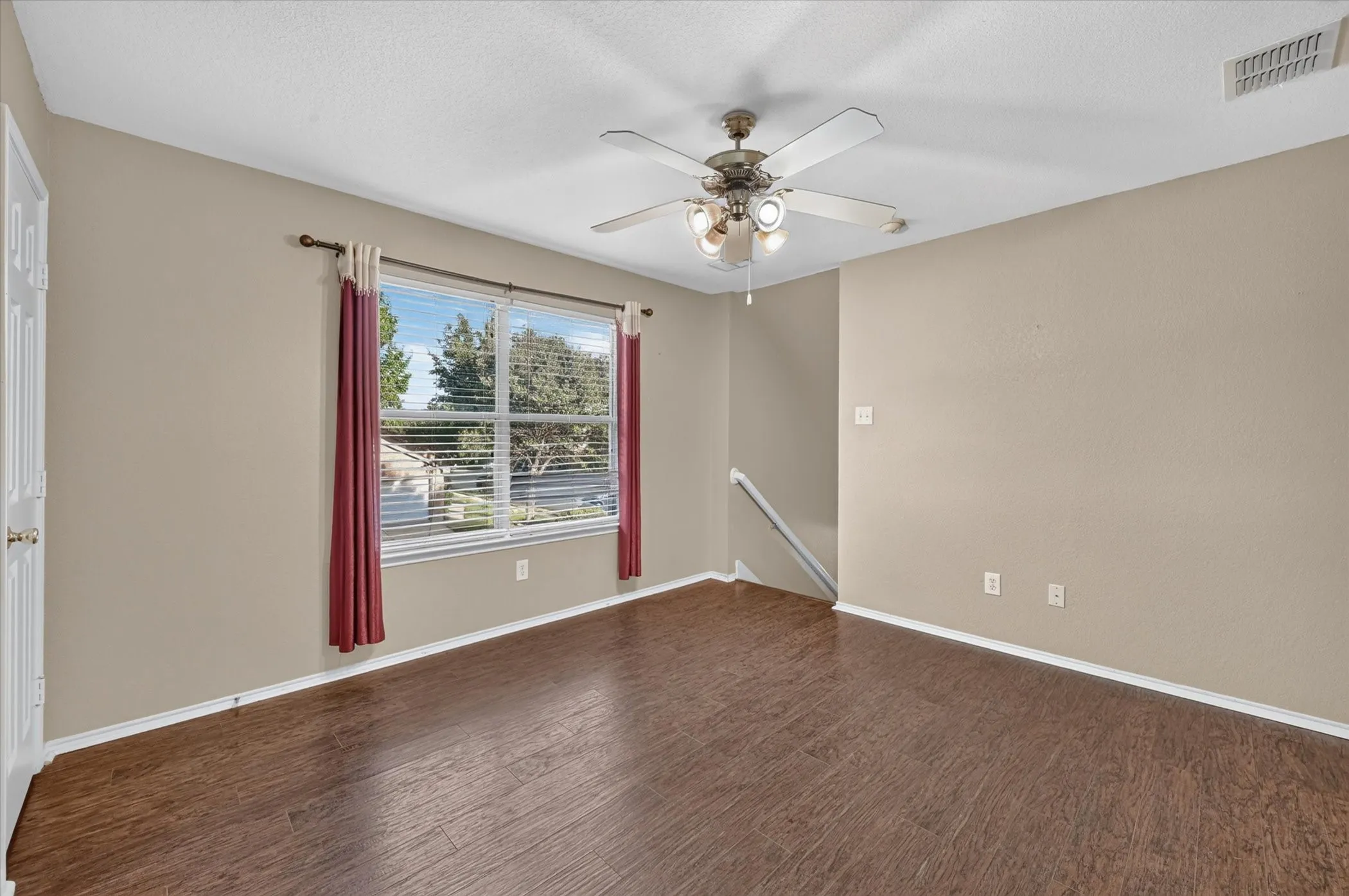 Single Family Residence For Rent in Tarrant County , 2700 Mountain Lion Drive, Fort Worth, Texas 76244, 3 Bedroom, 3 Bathroom, Garage spaces, 1,780 Sqft, built in 2005, mls#21420443, Real Estate Agent in Fort Worth, Homes For Rent in Tarrant county, Homes For Rent in Fort Worth, Realtor in Fort Worth Texas, Real Estate Brokerage Independent Realty Texas, Luminita Cordes Realtor