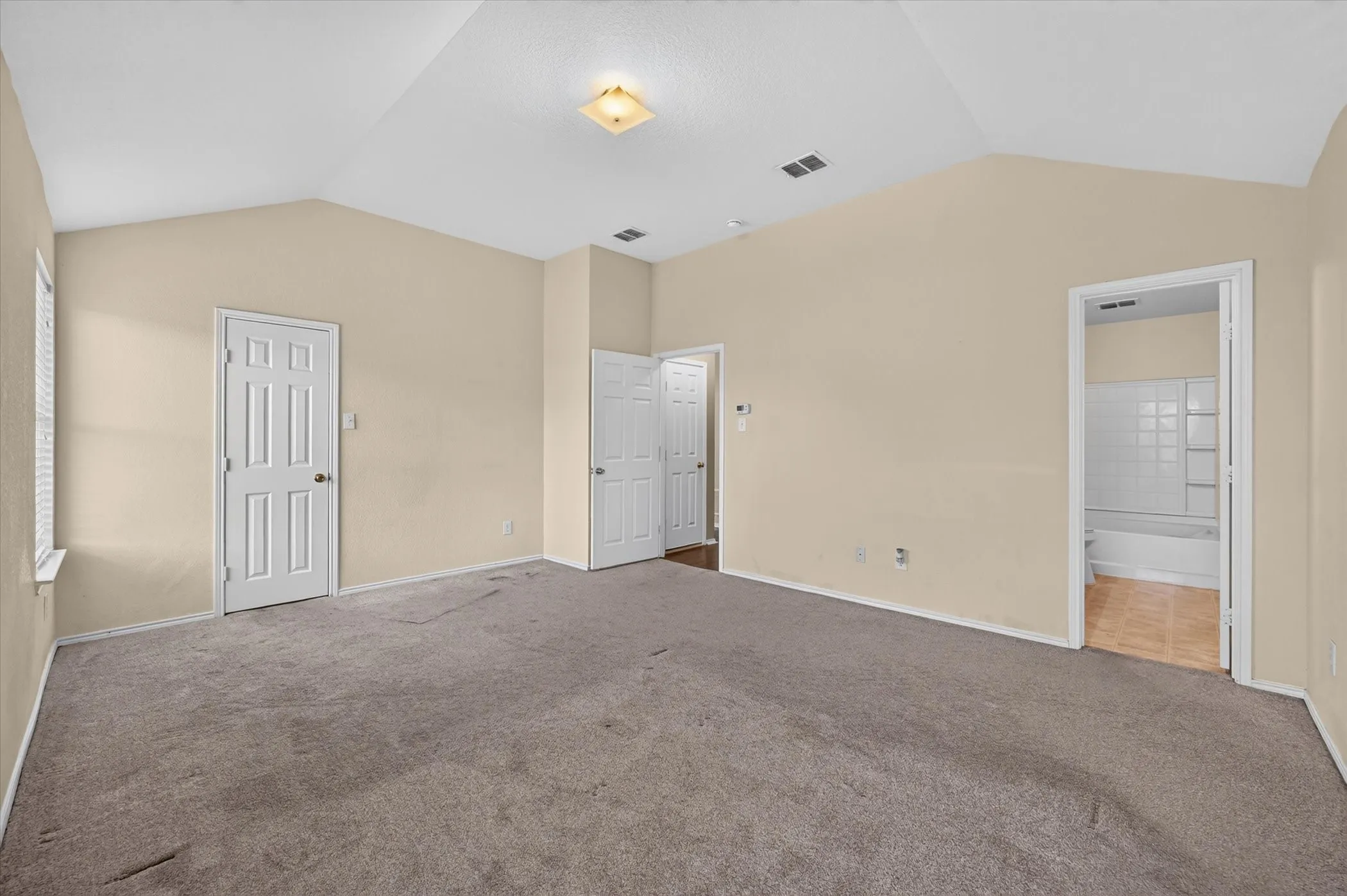 Single Family Residence For Rent in Tarrant County , 2700 Mountain Lion Drive, Fort Worth, Texas 76244, 3 Bedroom, 3 Bathroom, Garage spaces, 1,780 Sqft, built in 2005, mls#21420443, Real Estate Agent in Fort Worth, Homes For Rent in Tarrant county, Homes For Rent in Fort Worth, Realtor in Fort Worth Texas, Real Estate Brokerage Independent Realty Texas, Luminita Cordes Realtor