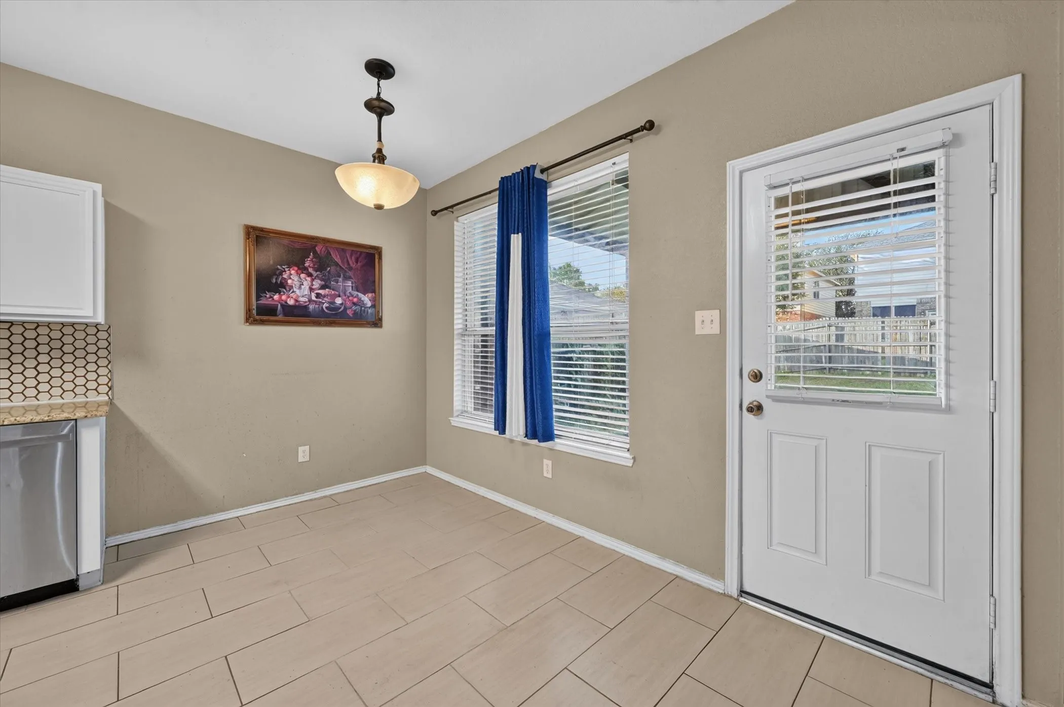 Single Family Residence For Rent in Tarrant County , 2700 Mountain Lion Drive, Fort Worth, Texas 76244, 3 Bedroom, 3 Bathroom, Garage spaces, 1,780 Sqft, built in 2005, mls#21420443, Real Estate Agent in Fort Worth, Homes For Rent in Tarrant county, Homes For Rent in Fort Worth, Realtor in Fort Worth Texas, Real Estate Brokerage Independent Realty Texas, Luminita Cordes Realtor