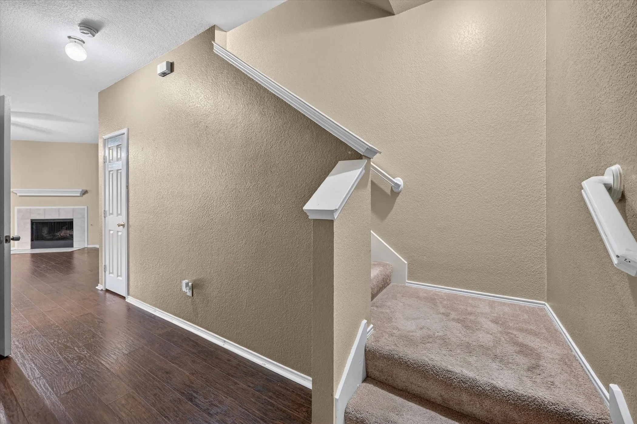 Single Family Residence For Rent in Tarrant County , 2700 Mountain Lion Drive, Fort Worth, Texas 76244, 3 Bedroom, 3 Bathroom, Garage spaces, 1,780 Sqft, built in 2005, mls#21420443, Real Estate Agent in Fort Worth, Homes For Rent in Tarrant county, Homes For Rent in Fort Worth, Realtor in Fort Worth Texas, Real Estate Brokerage Independent Realty Texas, Luminita Cordes Realtor