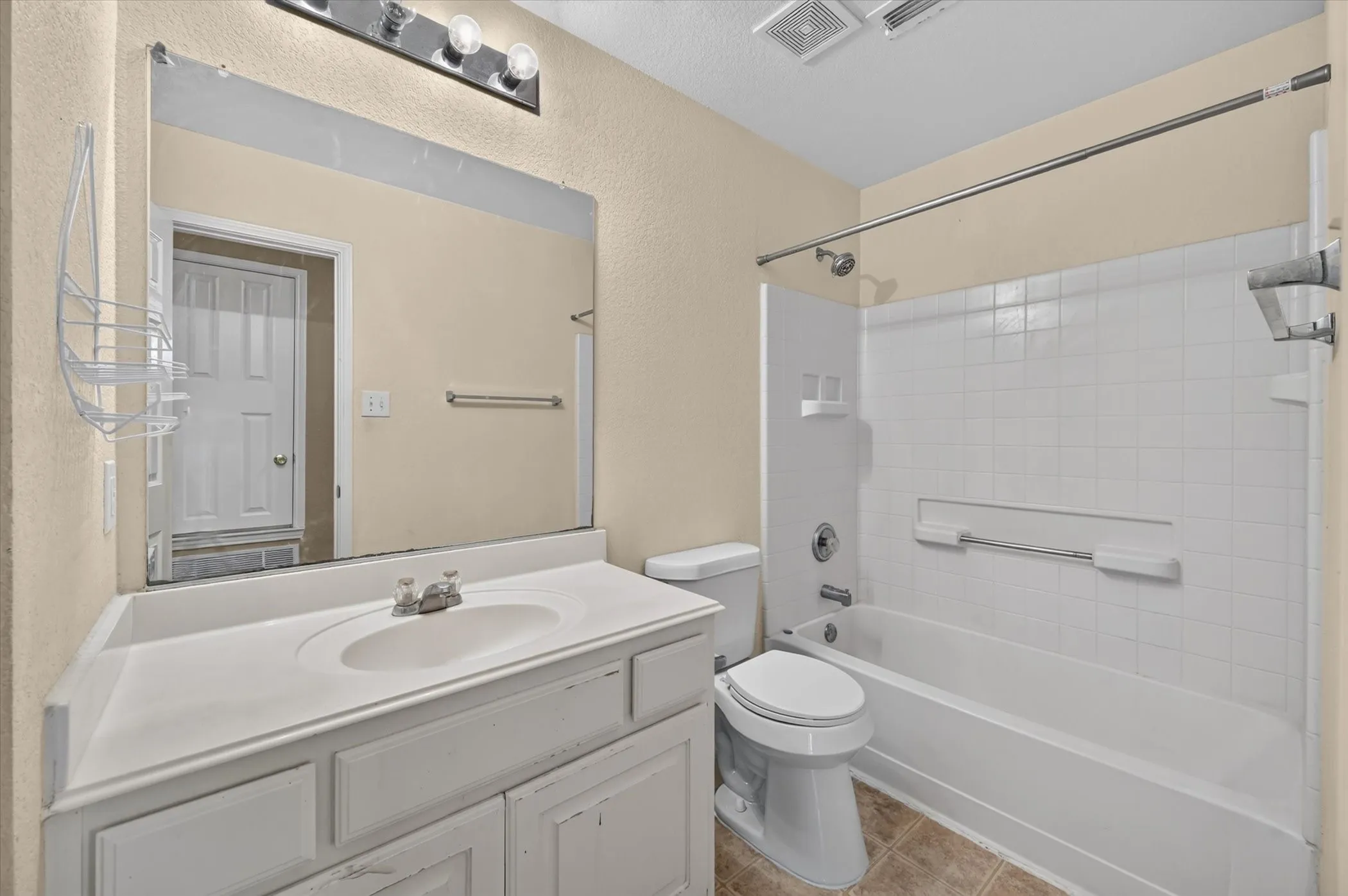 Single Family Residence For Rent in Tarrant County , 2700 Mountain Lion Drive, Fort Worth, Texas 76244, 3 Bedroom, 3 Bathroom, Garage spaces, 1,780 Sqft, built in 2005, mls#21420443, Real Estate Agent in Fort Worth, Homes For Rent in Tarrant county, Homes For Rent in Fort Worth, Realtor in Fort Worth Texas, Real Estate Brokerage Independent Realty Texas, Luminita Cordes Realtor