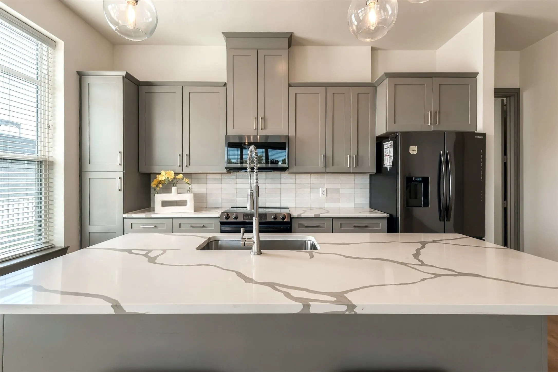Condominium For Sale in Denton County , 2700 Old Denton Road 1012, Carrollton, Texas 75007, 3 Bedroom, 2 Bathroom, 1 Garage spaces, 1,611 Sqft, built in 2020, mls#21421059, Real Estate Agent in Carrollton, Homes For Sale in Denton county, Homes For Sale in Carrollton, Realtor in Carrollton Texas, Real Estate Brokerage Independent Realty Texas, Luminita Cordes Realtor