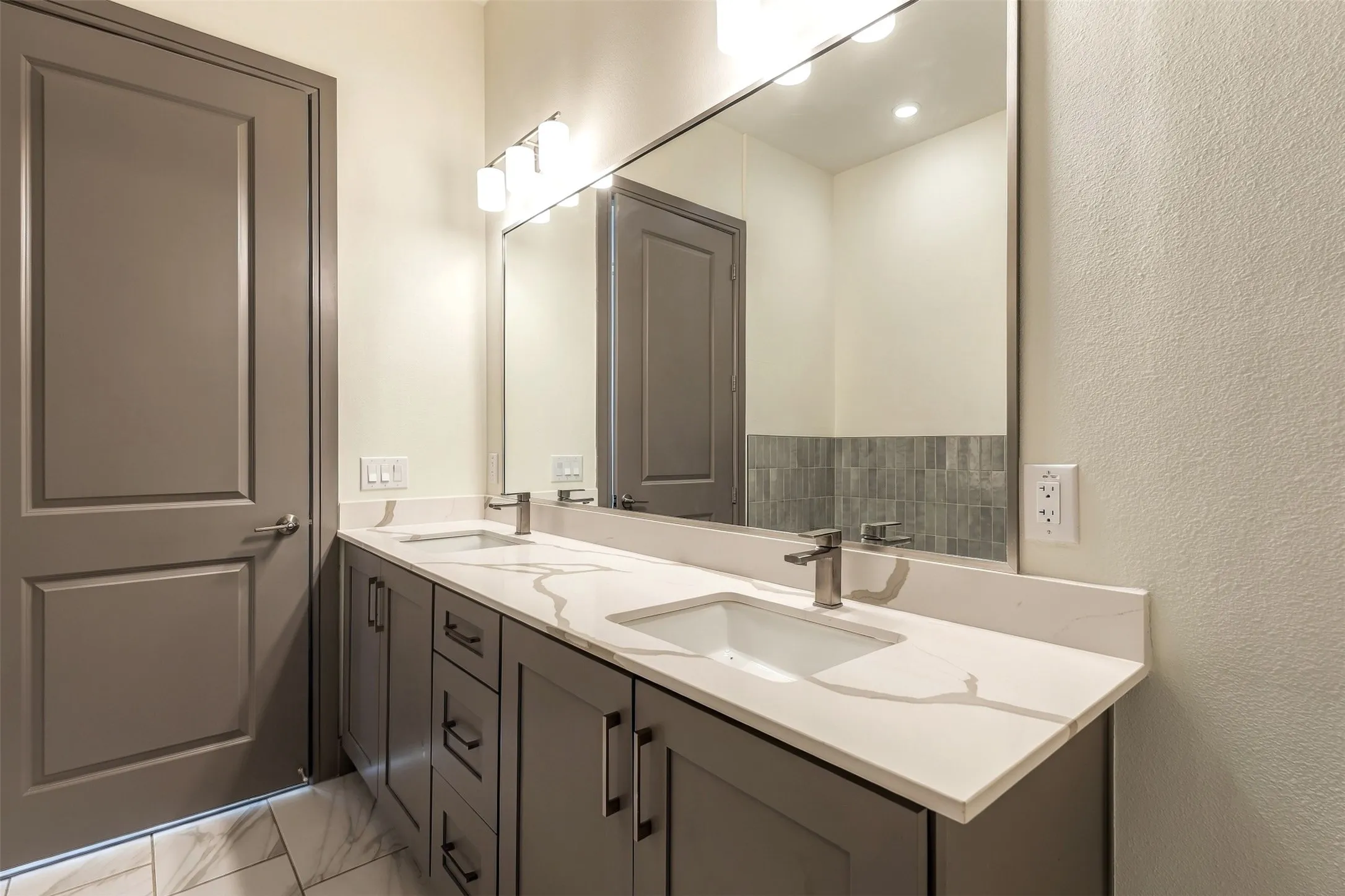 Condominium For Sale in Denton County , 2700 Old Denton Road 1012, Carrollton, Texas 75007, 3 Bedroom, 2 Bathroom, 1 Garage spaces, 1,611 Sqft, built in 2020, mls#21421059, Real Estate Agent in Carrollton, Homes For Sale in Denton county, Homes For Sale in Carrollton, Realtor in Carrollton Texas, Real Estate Brokerage Independent Realty Texas, Luminita Cordes Realtor