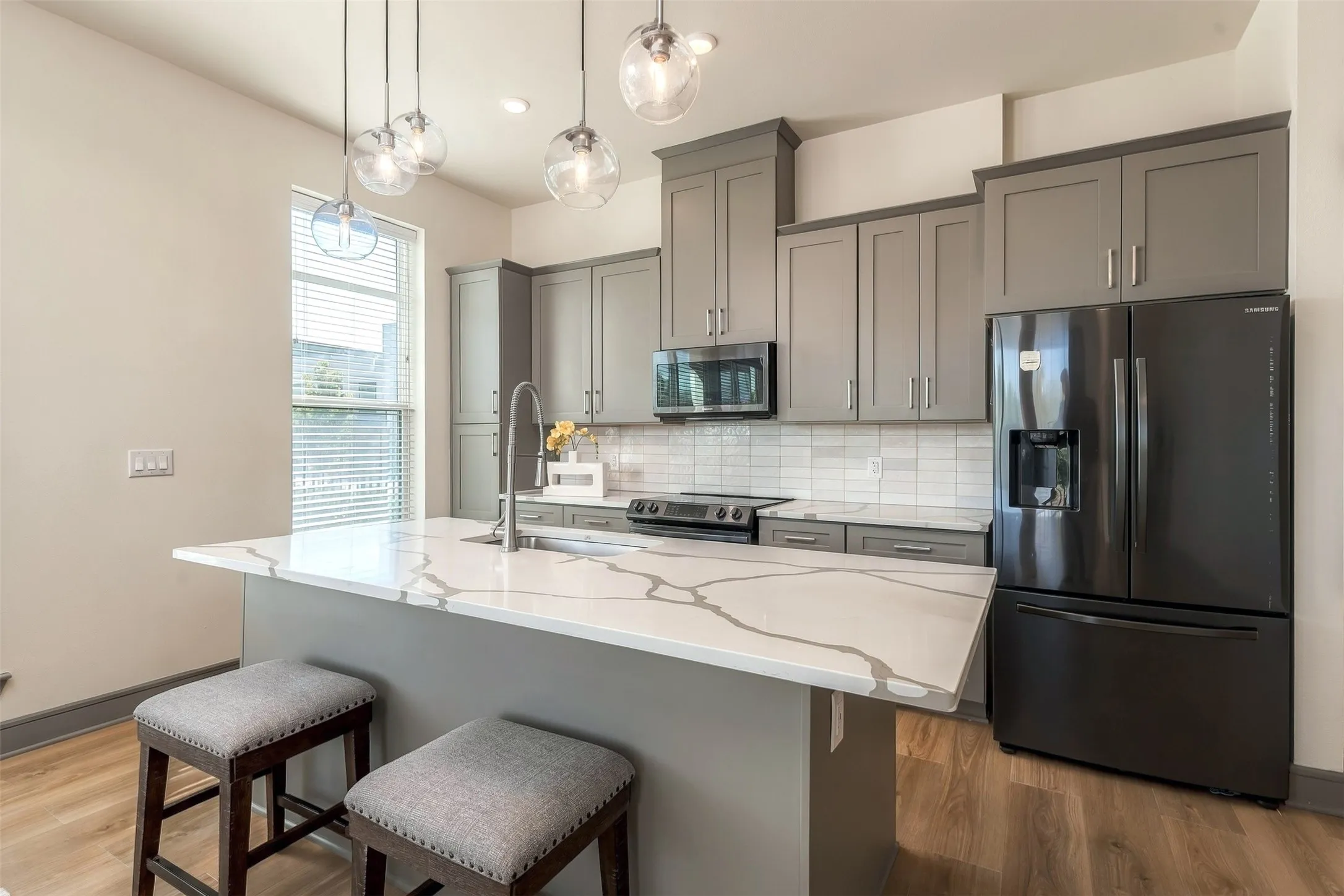 Condominium For Sale in Denton County , 2700 Old Denton Road 1012, Carrollton, Texas 75007, 3 Bedroom, 2 Bathroom, 1 Garage spaces, 1,611 Sqft, built in 2020, mls#21421059, Real Estate Agent in Carrollton, Homes For Sale in Denton county, Homes For Sale in Carrollton, Realtor in Carrollton Texas, Real Estate Brokerage Independent Realty Texas, Luminita Cordes Realtor
