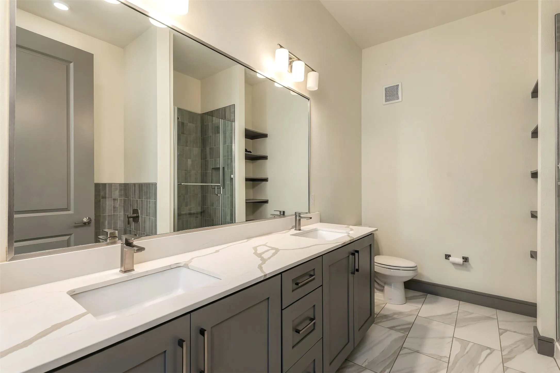 Condominium For Sale in Denton County , 2700 Old Denton Road 1012, Carrollton, Texas 75007, 3 Bedroom, 2 Bathroom, 1 Garage spaces, 1,611 Sqft, built in 2020, mls#21421059, Real Estate Agent in Carrollton, Homes For Sale in Denton county, Homes For Sale in Carrollton, Realtor in Carrollton Texas, Real Estate Brokerage Independent Realty Texas, Luminita Cordes Realtor