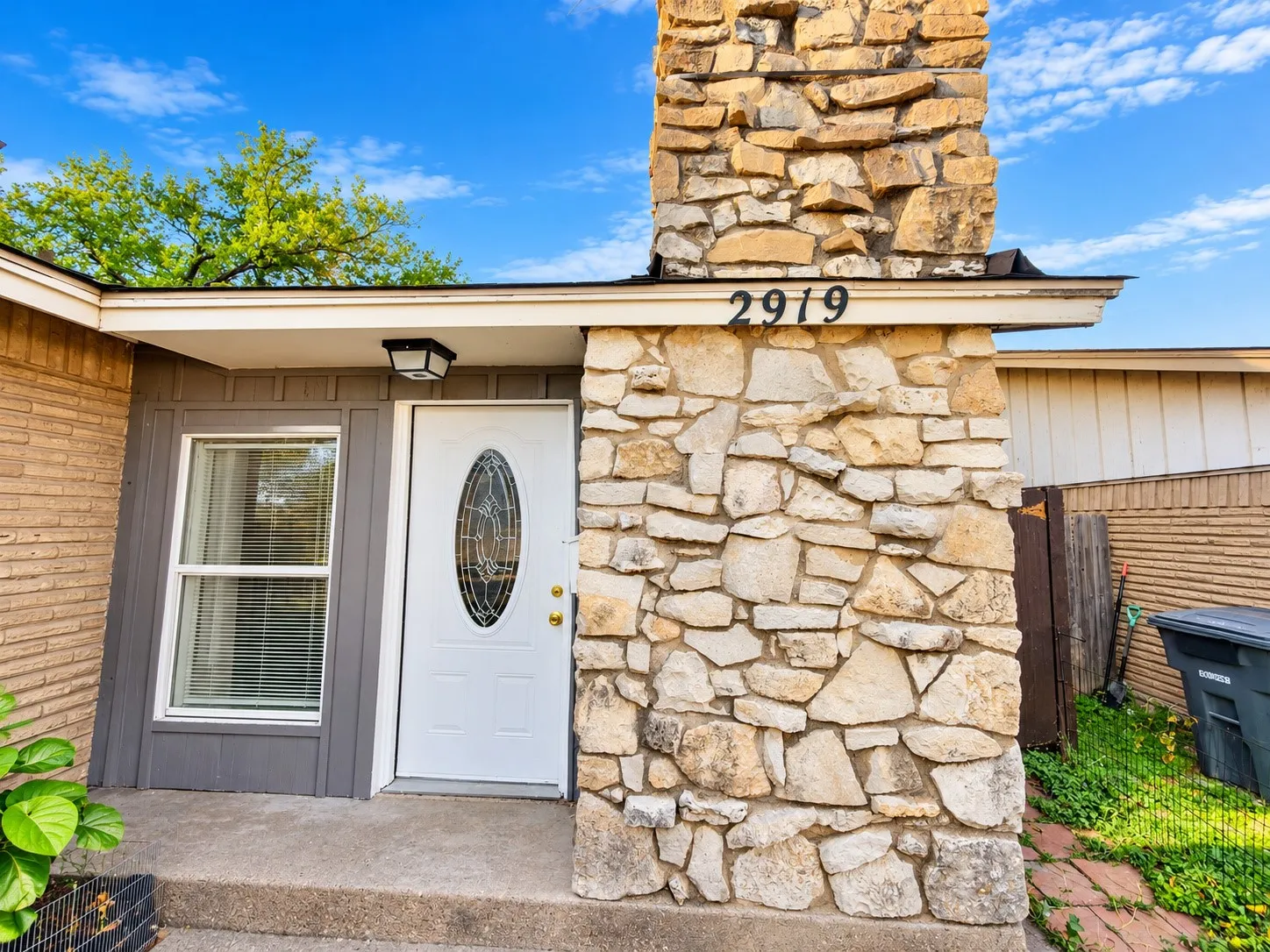 Condominium For Sale in Dallas County , 2919 Lourdes Street, Dallas, Texas 75211, 3 Bedroom, 1 Bathroom, 2 Garage spaces, 1,192 Sqft, built in 1965, mls#21420511, Real Estate Agent in Dallas, Homes For Sale in Dallas county, Homes For Sale in Dallas, Realtor in Dallas Texas, Real Estate Brokerage Independent Realty Texas, Luminita Cordes Realtor