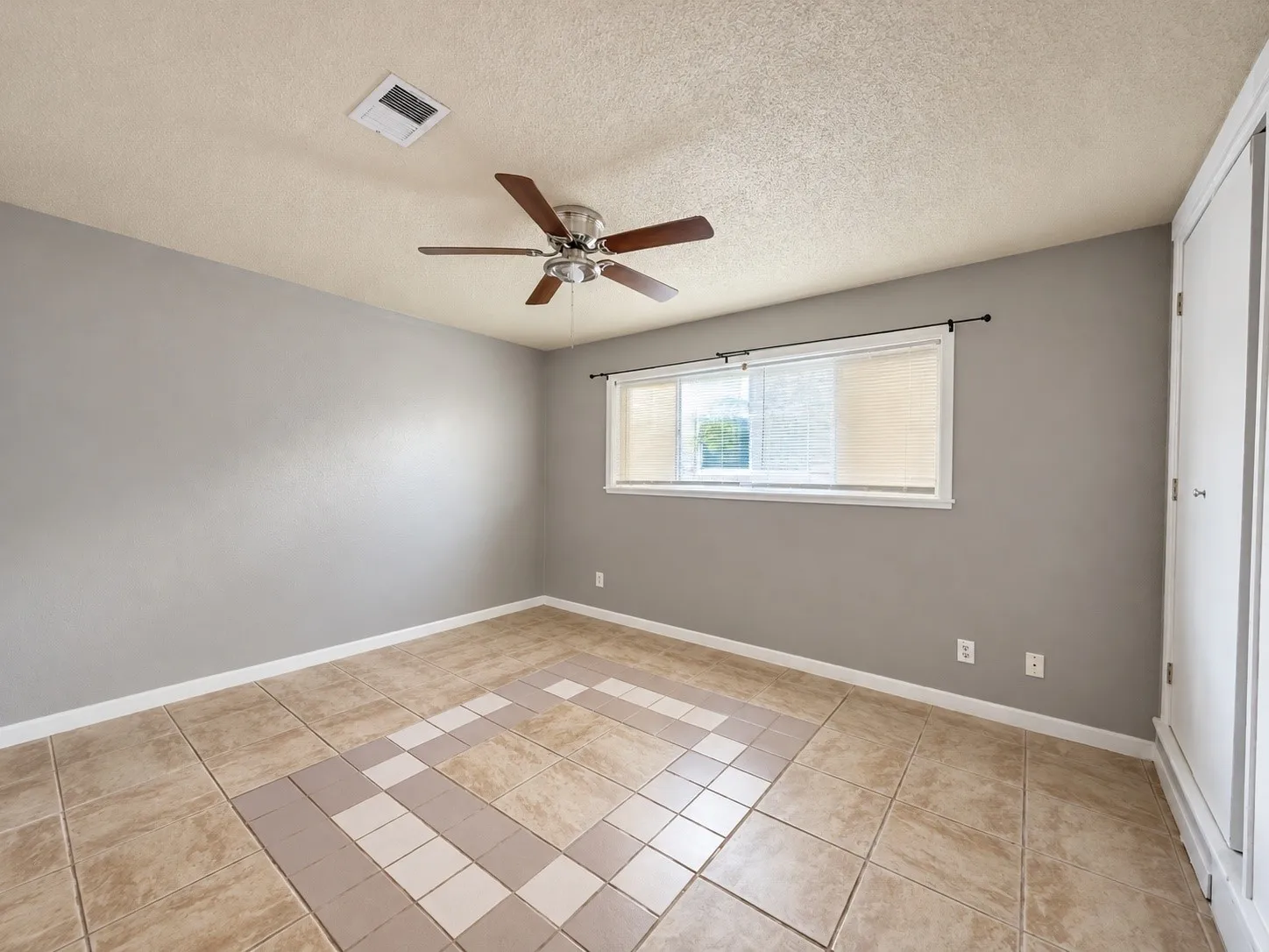 Condominium For Sale in Dallas County , 2919 Lourdes Street, Dallas, Texas 75211, 3 Bedroom, 1 Bathroom, 2 Garage spaces, 1,192 Sqft, built in 1965, mls#21420511, Real Estate Agent in Dallas, Homes For Sale in Dallas county, Homes For Sale in Dallas, Realtor in Dallas Texas, Real Estate Brokerage Independent Realty Texas, Luminita Cordes Realtor