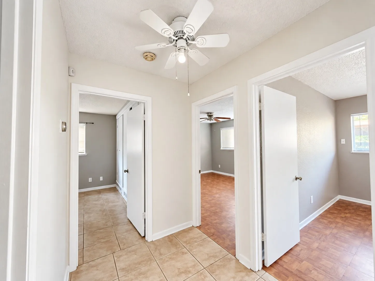Condominium For Sale in Dallas County , 2919 Lourdes Street, Dallas, Texas 75211, 3 Bedroom, 1 Bathroom, 2 Garage spaces, 1,192 Sqft, built in 1965, mls#21420511, Real Estate Agent in Dallas, Homes For Sale in Dallas county, Homes For Sale in Dallas, Realtor in Dallas Texas, Real Estate Brokerage Independent Realty Texas, Luminita Cordes Realtor