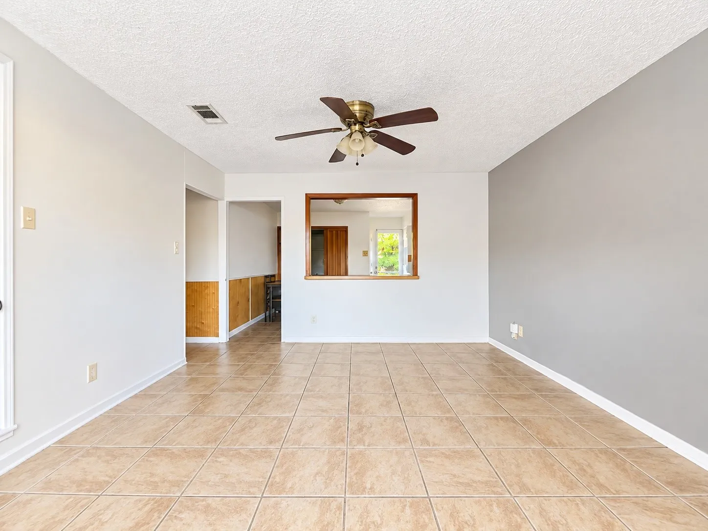 Condominium For Sale in Dallas County , 2919 Lourdes Street, Dallas, Texas 75211, 3 Bedroom, 1 Bathroom, 2 Garage spaces, 1,192 Sqft, built in 1965, mls#21420511, Real Estate Agent in Dallas, Homes For Sale in Dallas county, Homes For Sale in Dallas, Realtor in Dallas Texas, Real Estate Brokerage Independent Realty Texas, Luminita Cordes Realtor
