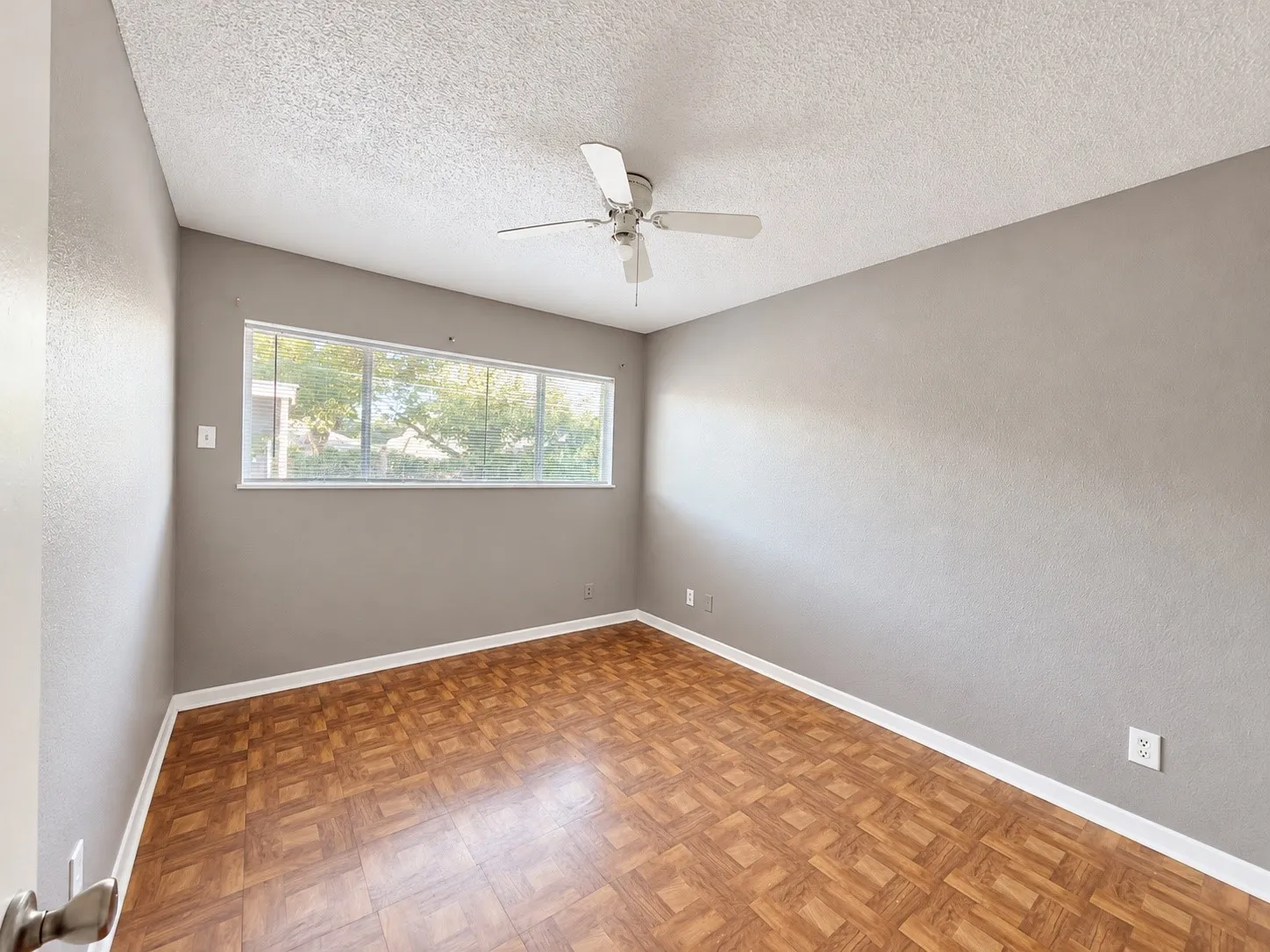 Condominium For Sale in Dallas County , 2919 Lourdes Street, Dallas, Texas 75211, 3 Bedroom, 1 Bathroom, 2 Garage spaces, 1,192 Sqft, built in 1965, mls#21420511, Real Estate Agent in Dallas, Homes For Sale in Dallas county, Homes For Sale in Dallas, Realtor in Dallas Texas, Real Estate Brokerage Independent Realty Texas, Luminita Cordes Realtor
