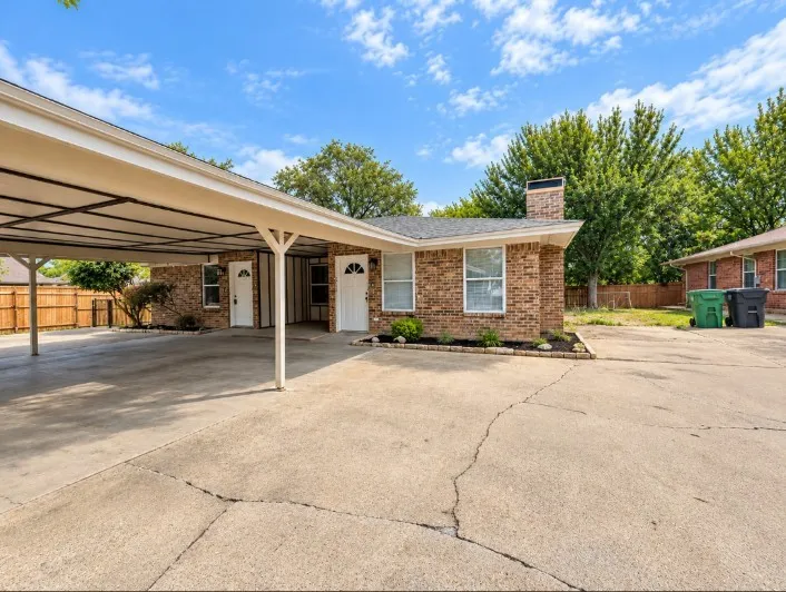 Single Family Residence For Rent in Tarrant County , 2705 Petersburg Drive, Arlington, Texas 76014, 3 Bedroom, 2 Bathroom, Garage spaces, 2,404 Sqft, built in 1978, mls#21421420, Real Estate Agent in Arlington, Homes For Rent in Tarrant county, Homes For Rent in Arlington, Realtor in Arlington Texas, Real Estate Brokerage Independent Realty Texas, Luminita Cordes Realtor