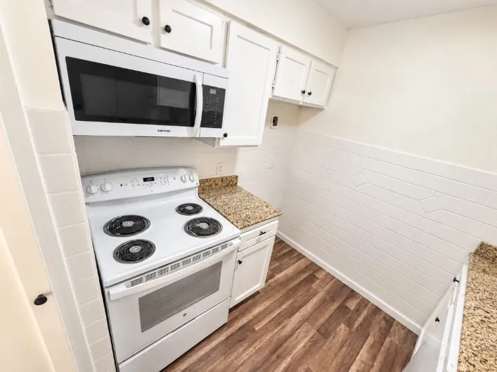 Single Family Residence For Rent in Tarrant County , 2705 Petersburg Drive, Arlington, Texas 76014, 3 Bedroom, 2 Bathroom, Garage spaces, 2,404 Sqft, built in 1978, mls#21421420, Real Estate Agent in Arlington, Homes For Rent in Tarrant county, Homes For Rent in Arlington, Realtor in Arlington Texas, Real Estate Brokerage Independent Realty Texas, Luminita Cordes Realtor